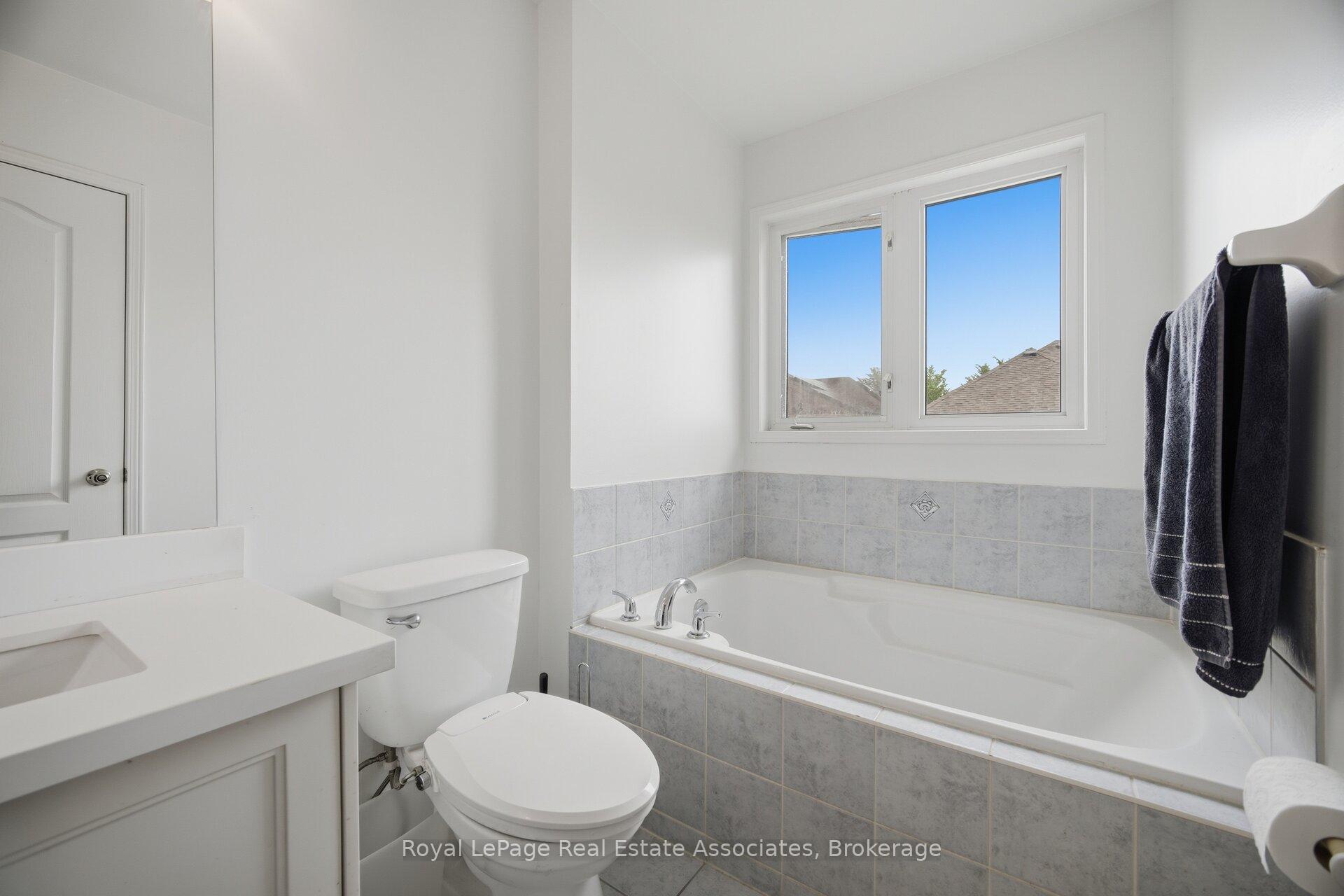 Photo 30 of 70 Echoridge Drive, Brampton, Fletcher's Meadow — HOMEH