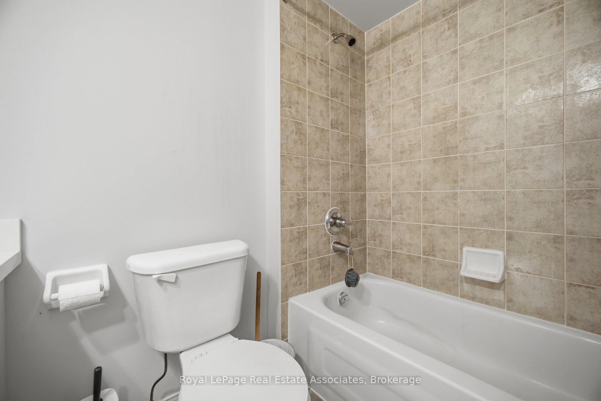 Photo 39 of 70 Echoridge Drive, Brampton, Fletcher's Meadow — HOMEH