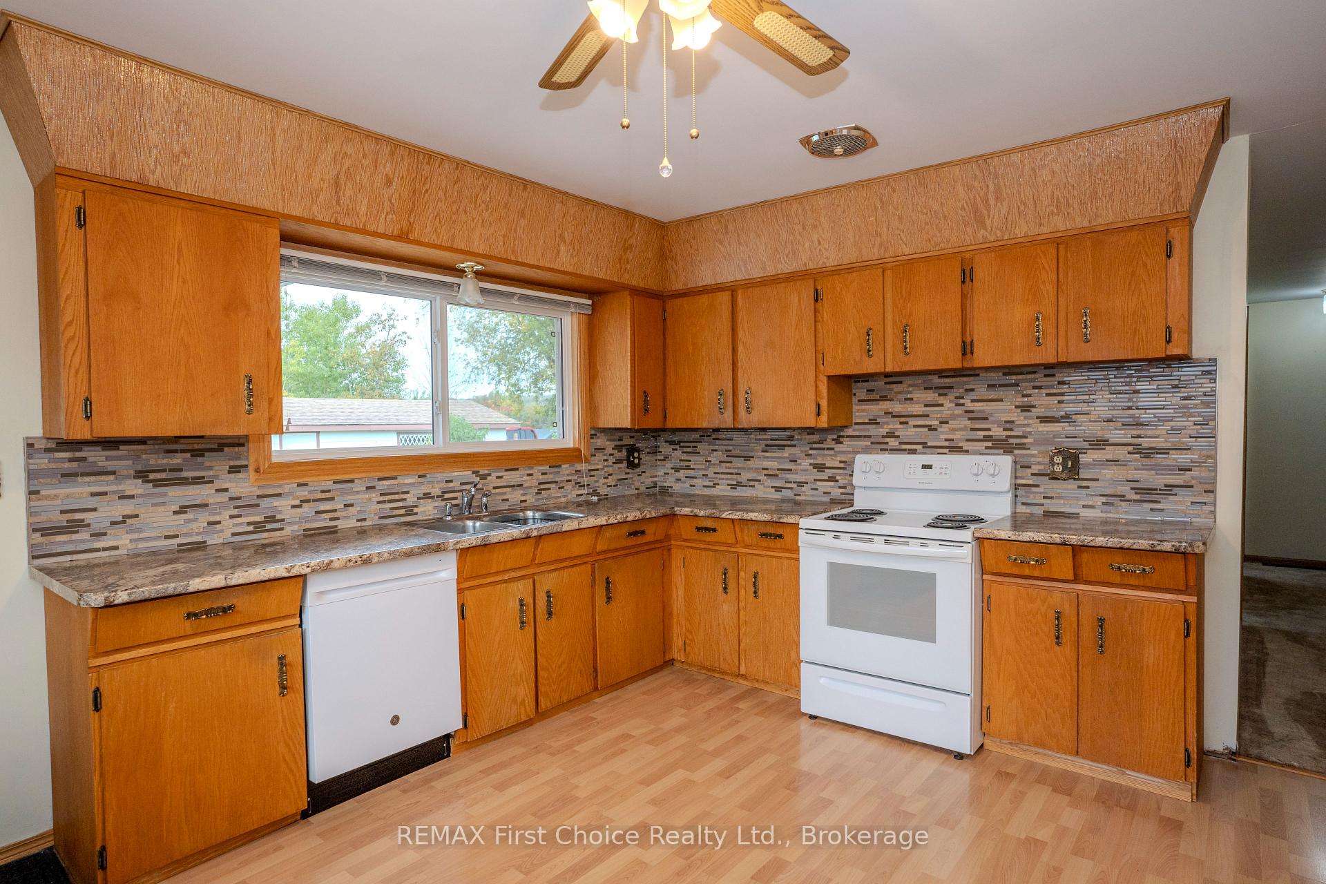 Photo 24 of 69 Matthews St. Street, Thunder Bay, Shuniah — HOMEH