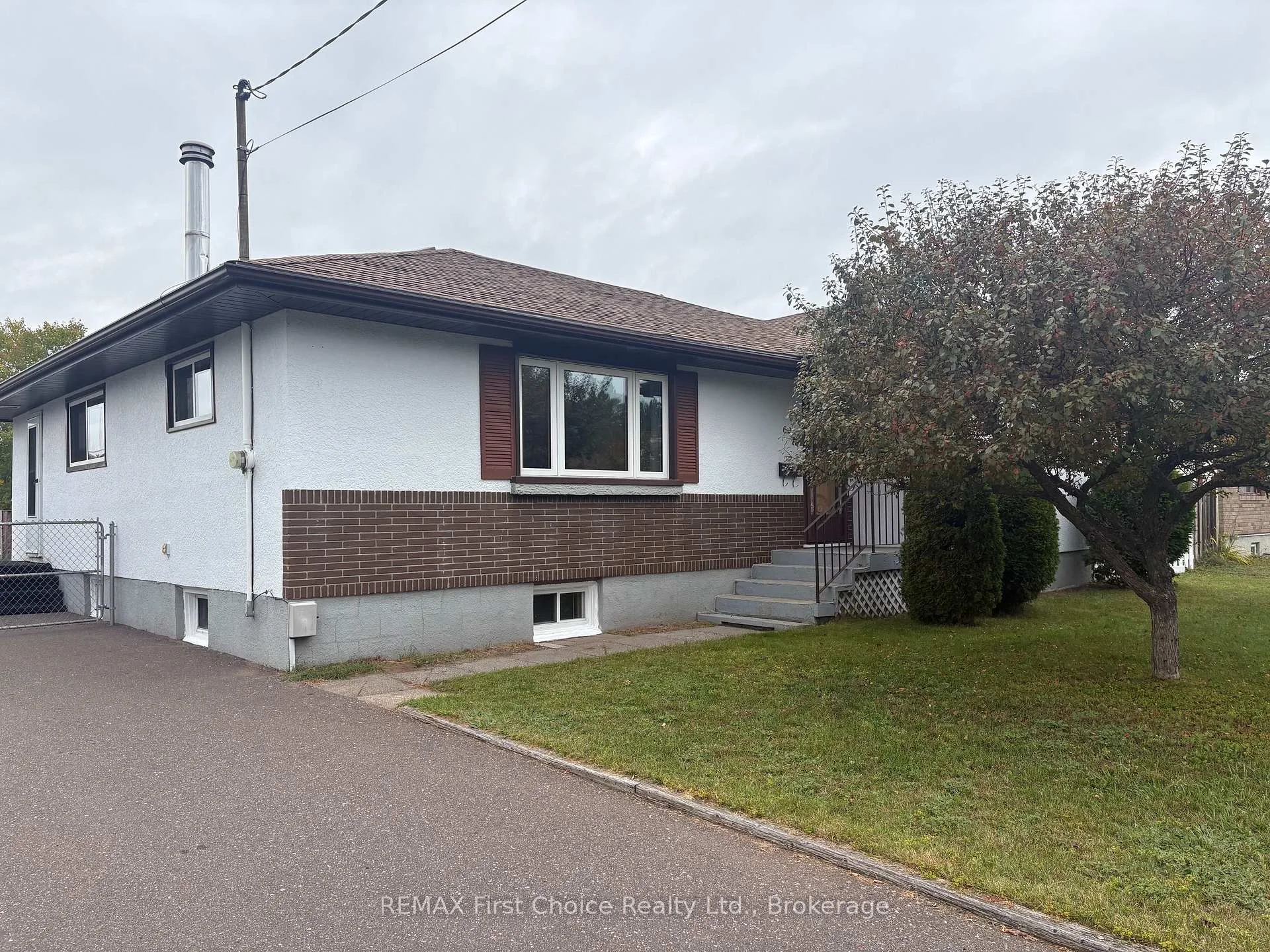 Photo 2 of 69 Matthews St. Street, Thunder Bay, Shuniah — HOMEH