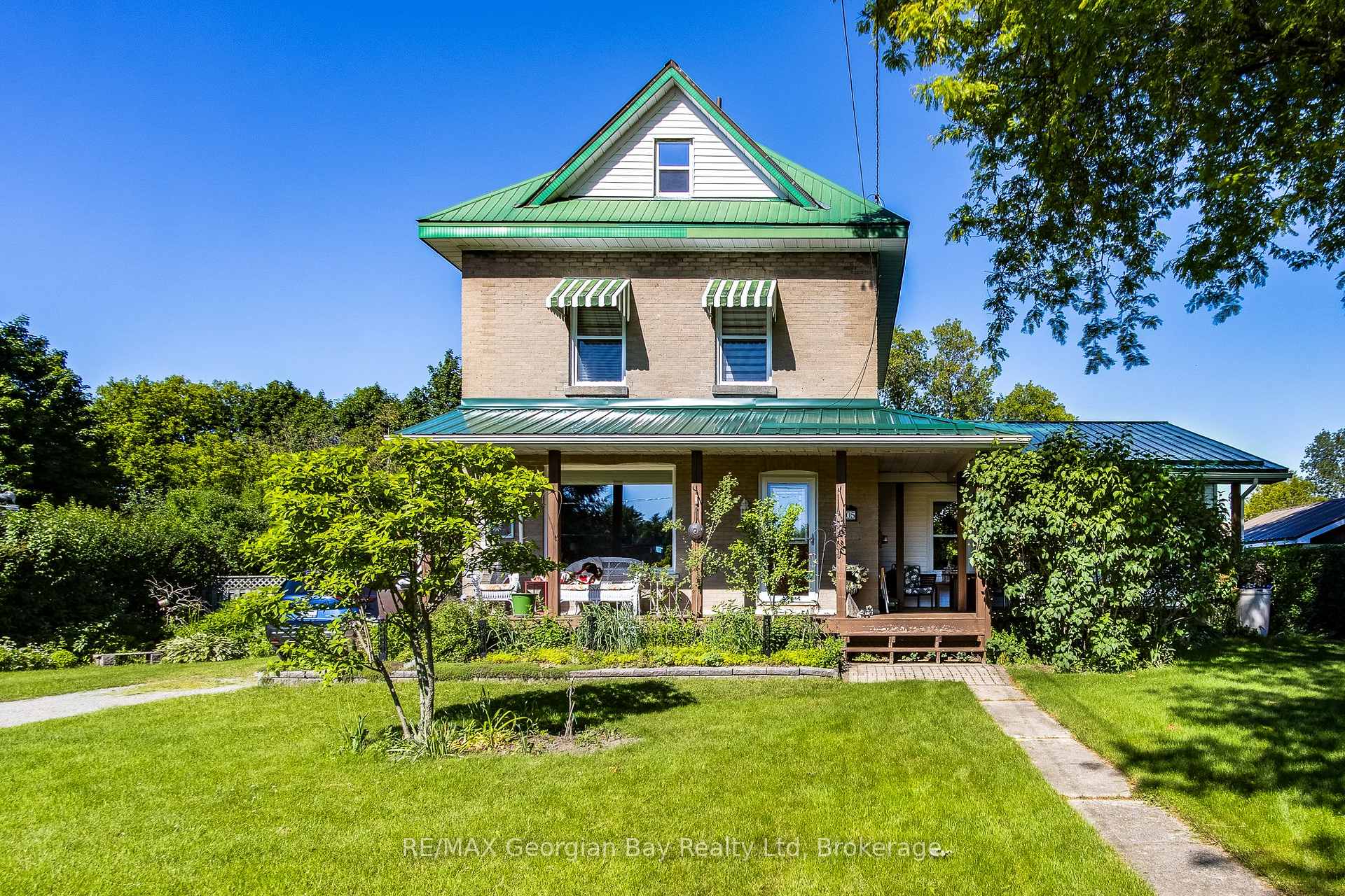 Photo of 305 Lindsay Street E