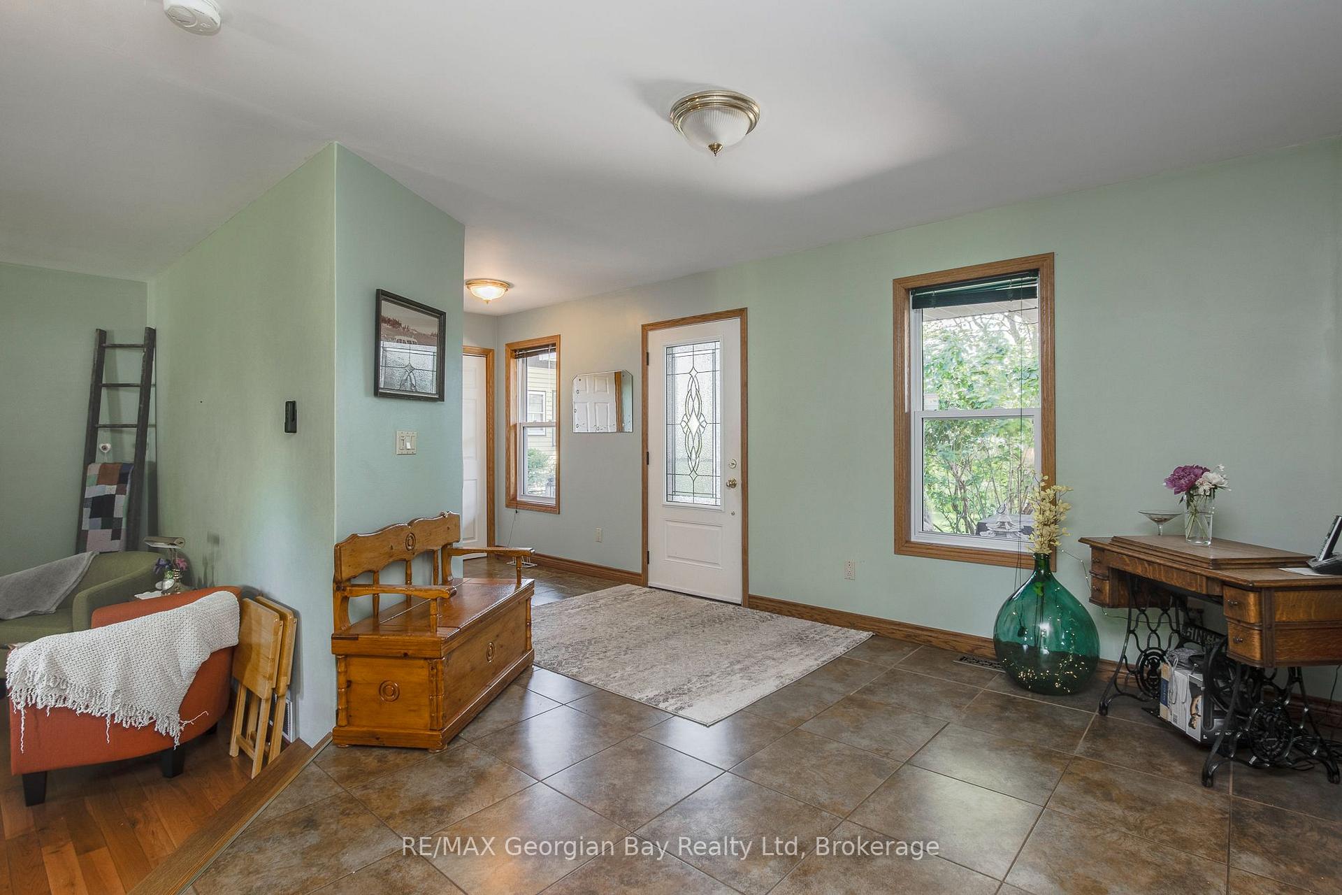 Photo 4 of 305 Lindsay Street E, Midland — HOMEH