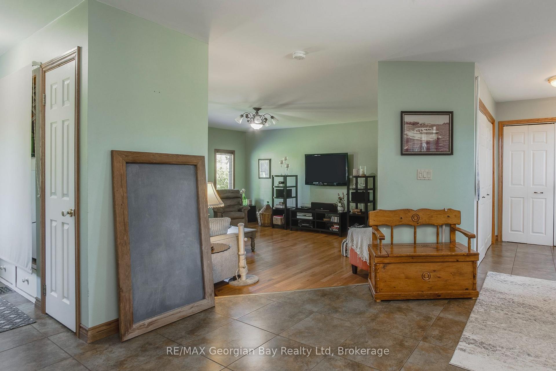 Photo 6 of 305 Lindsay Street E, Midland — HOMEH