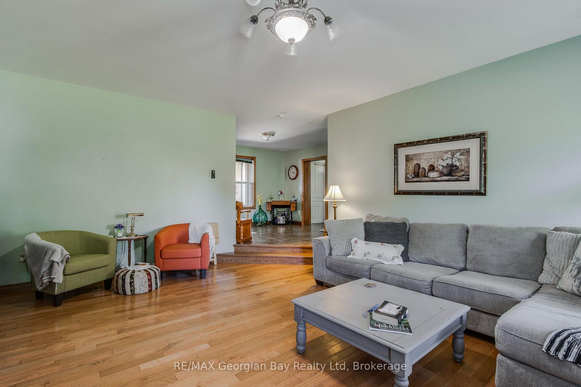 Photo 7 of 305 Lindsay Street E, Midland — HOMEH