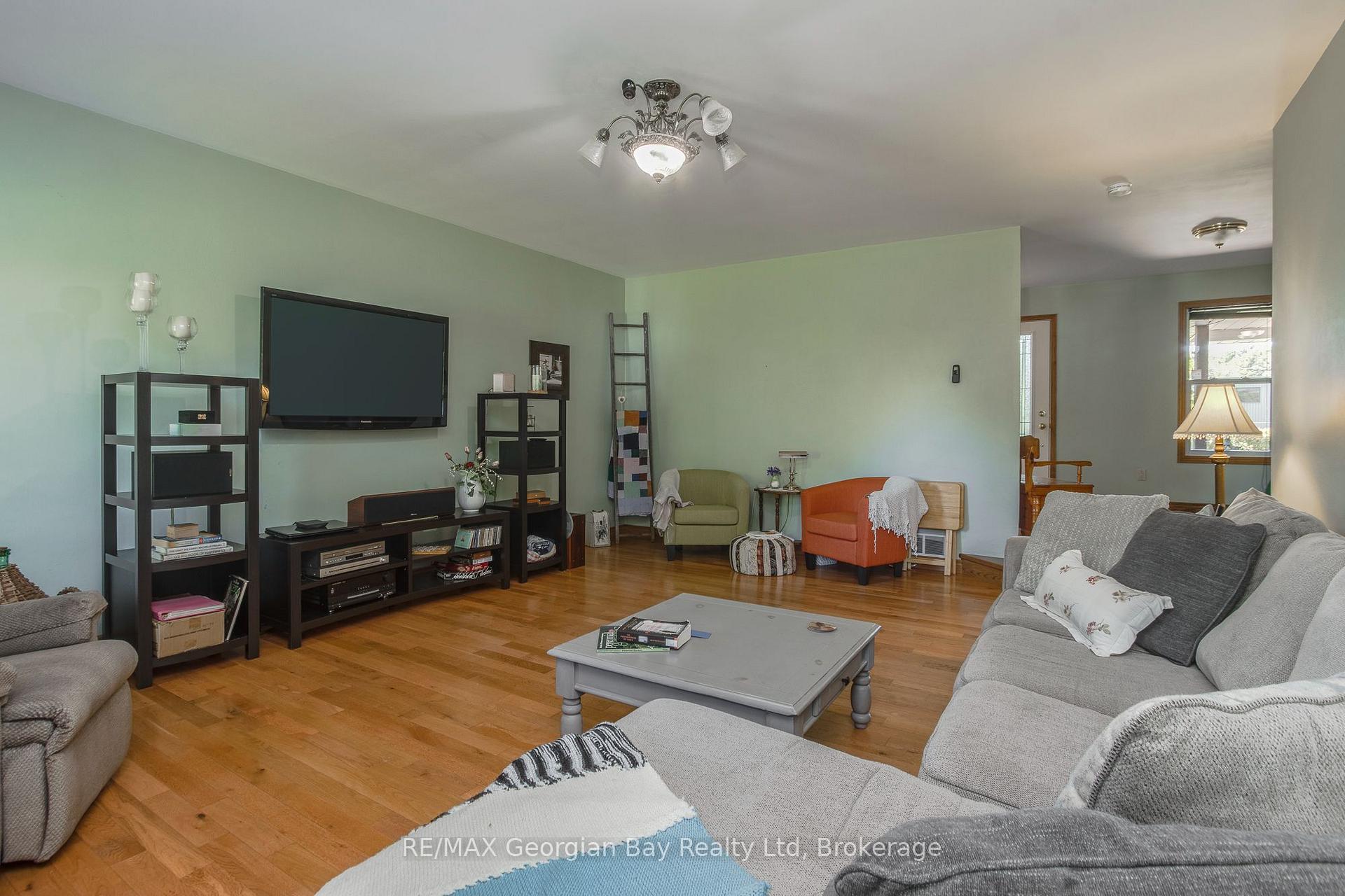 Photo 8 of 305 Lindsay Street E, Midland — HOMEH