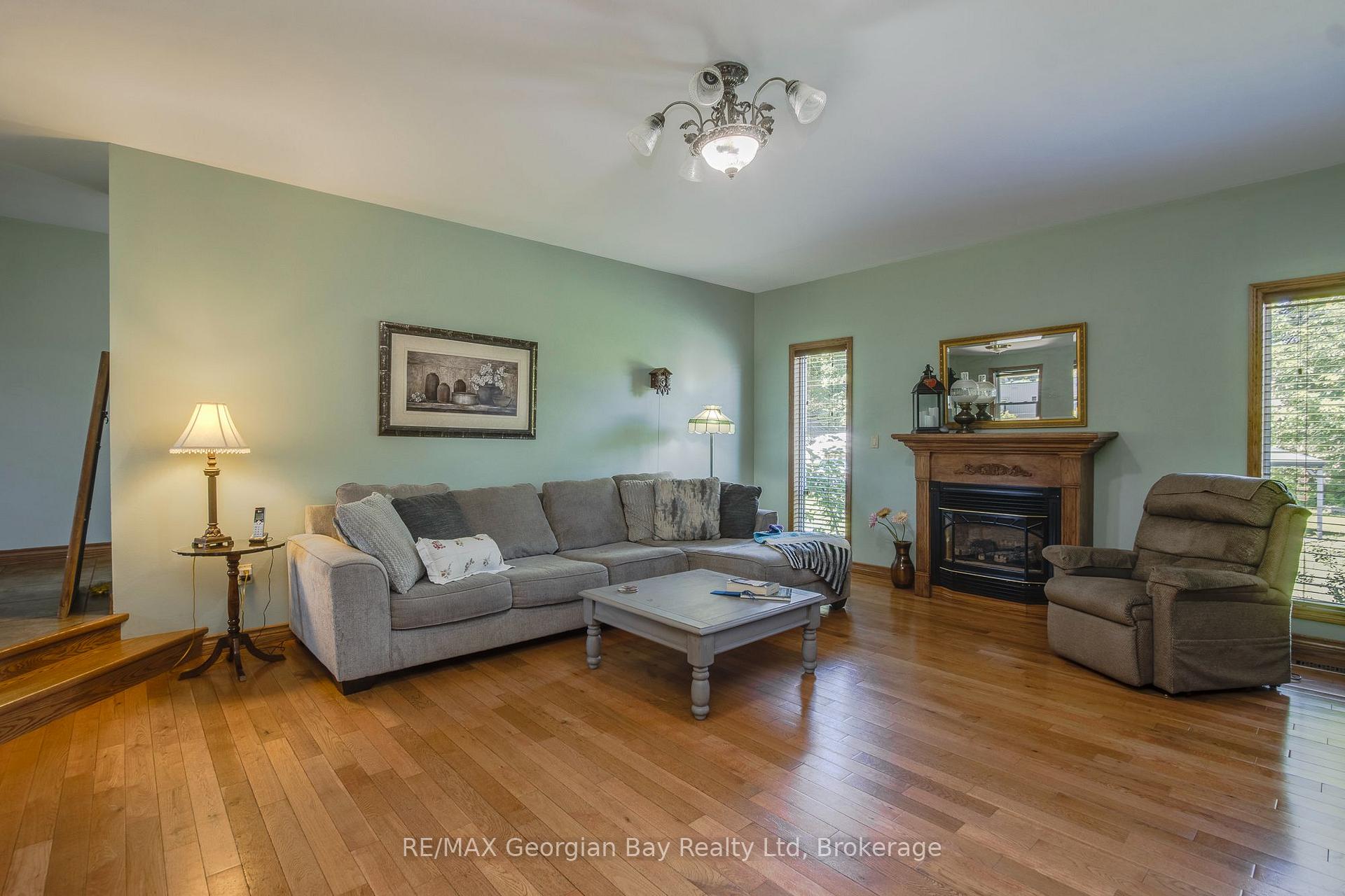 Photo 9 of 305 Lindsay Street E, Midland — HOMEH