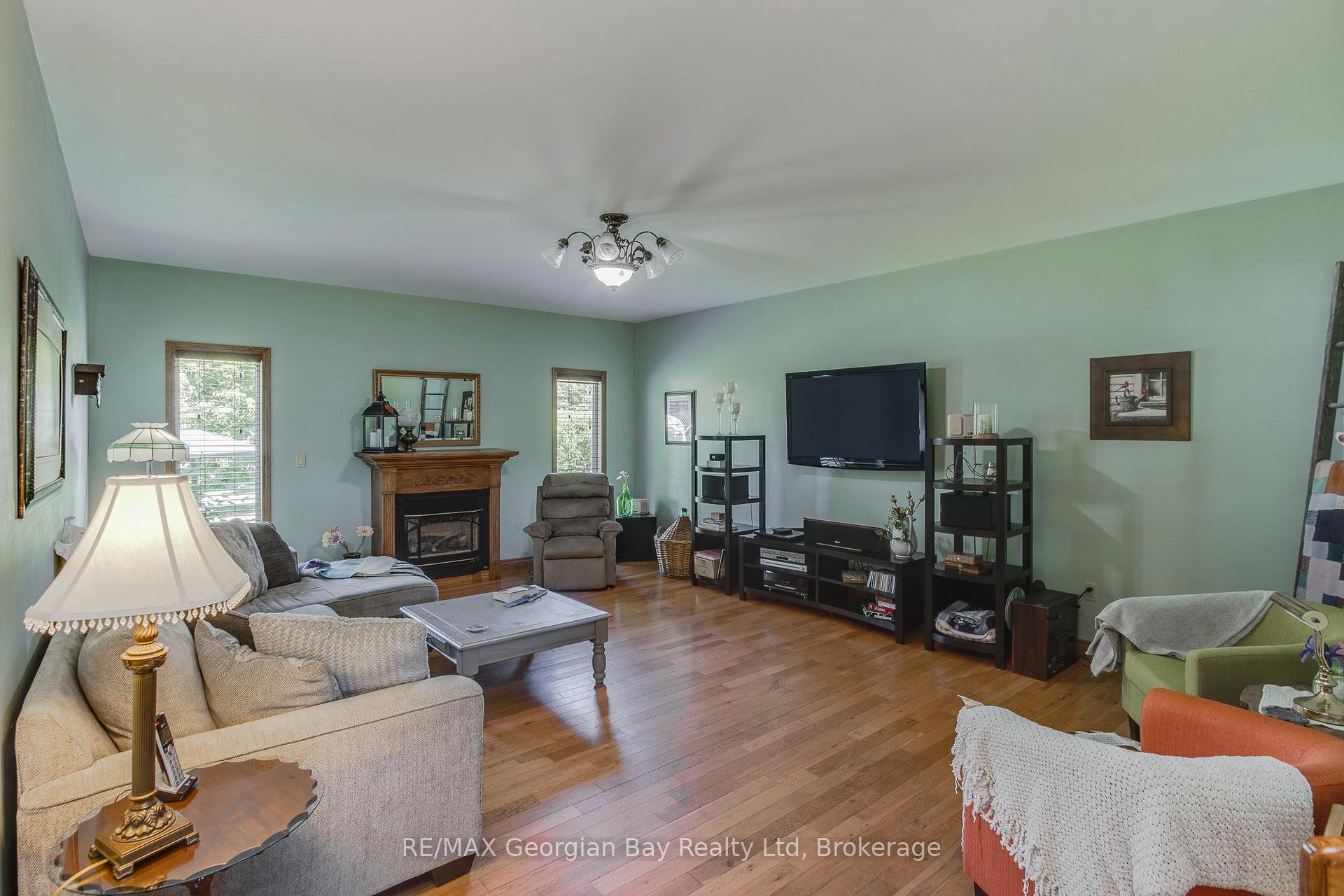 Photo 10 of 305 Lindsay Street E, Midland — HOMEH