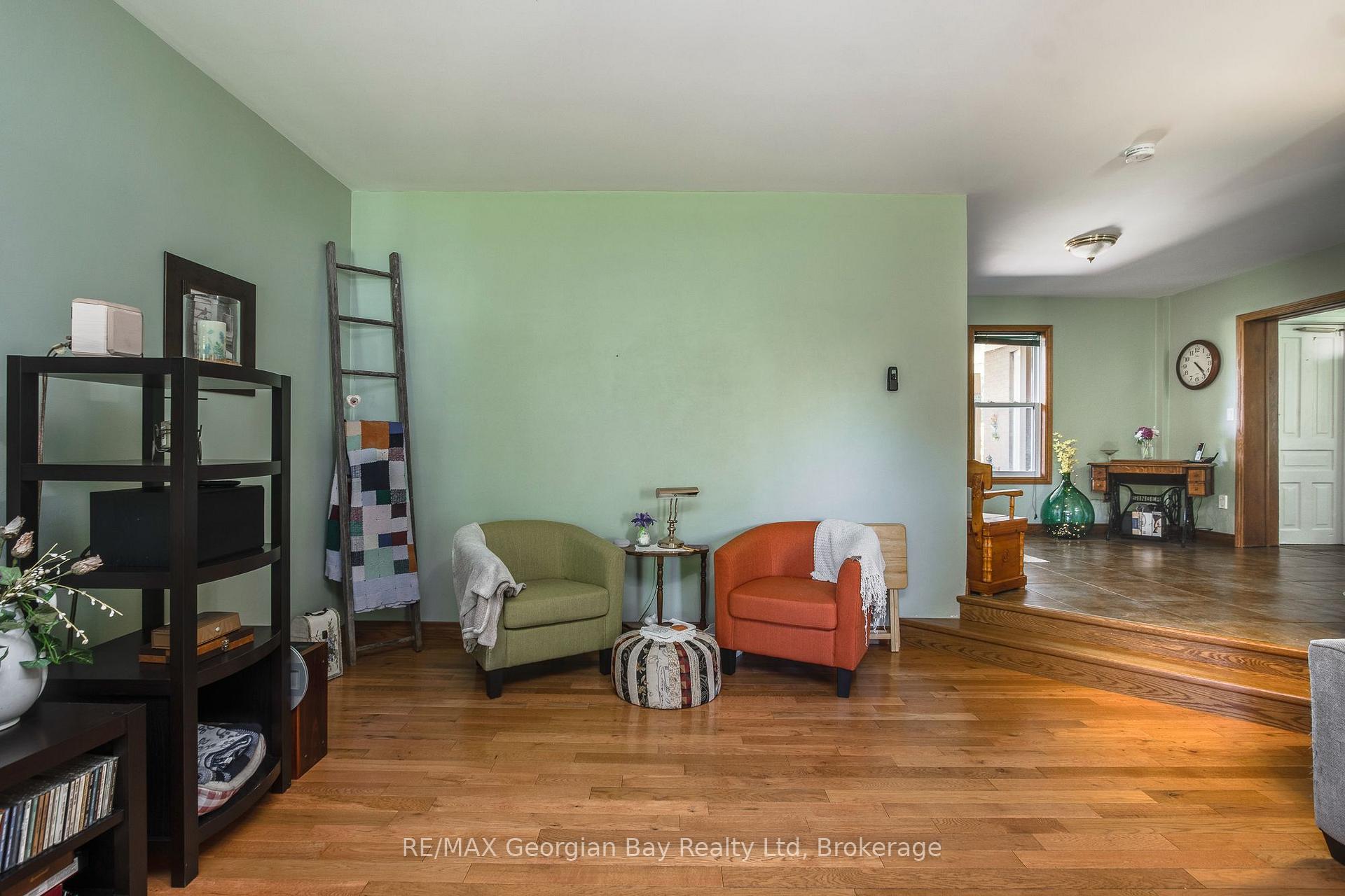 Photo 11 of 305 Lindsay Street E, Midland — HOMEH
