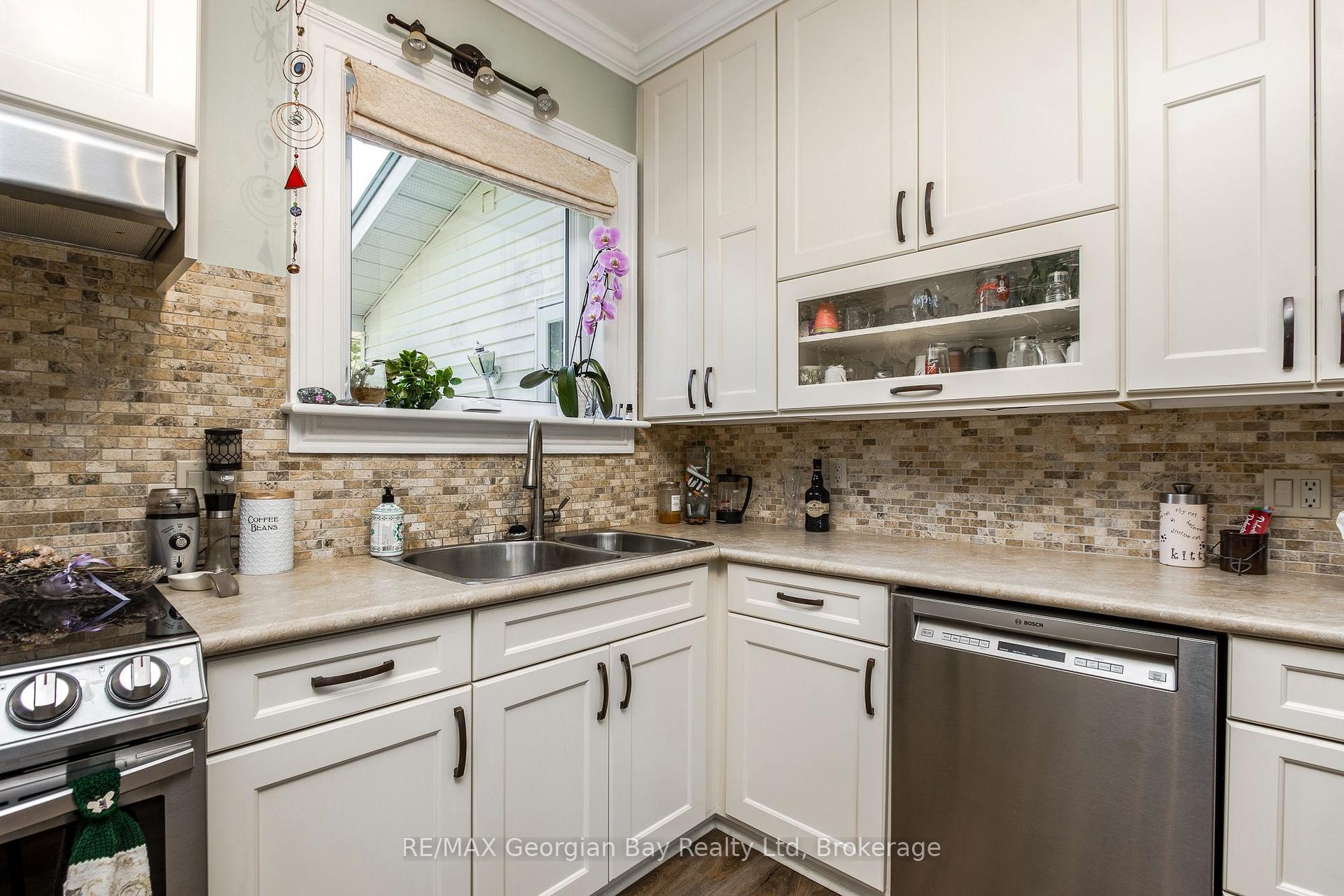 Photo 14 of 305 Lindsay Street E, Midland — HOMEH
