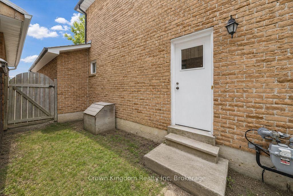 Front of Unit Lower, 51 Don Head Village Boulevard