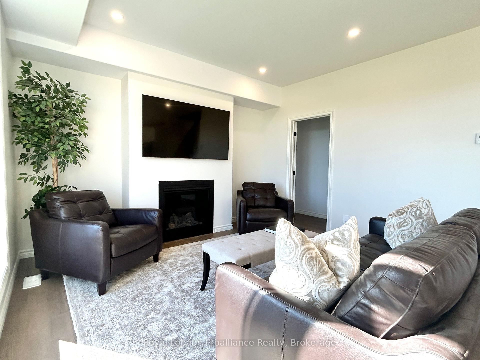 Photo 12 of 20 Peace River Street, Belleville, Thurlow Ward — HOMEH