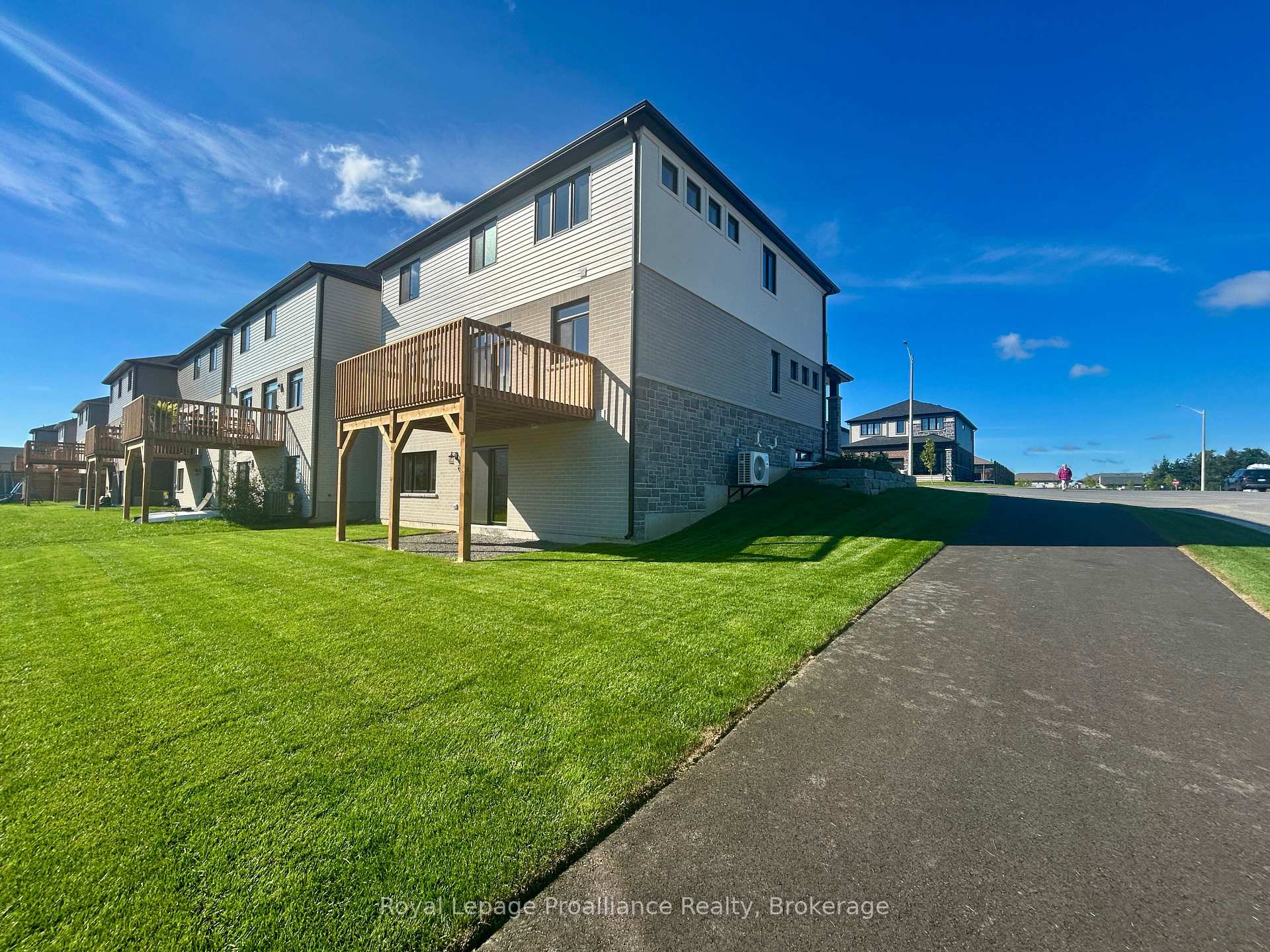 Photo 29 of 20 Peace River Street, Belleville, Thurlow Ward — HOMEH