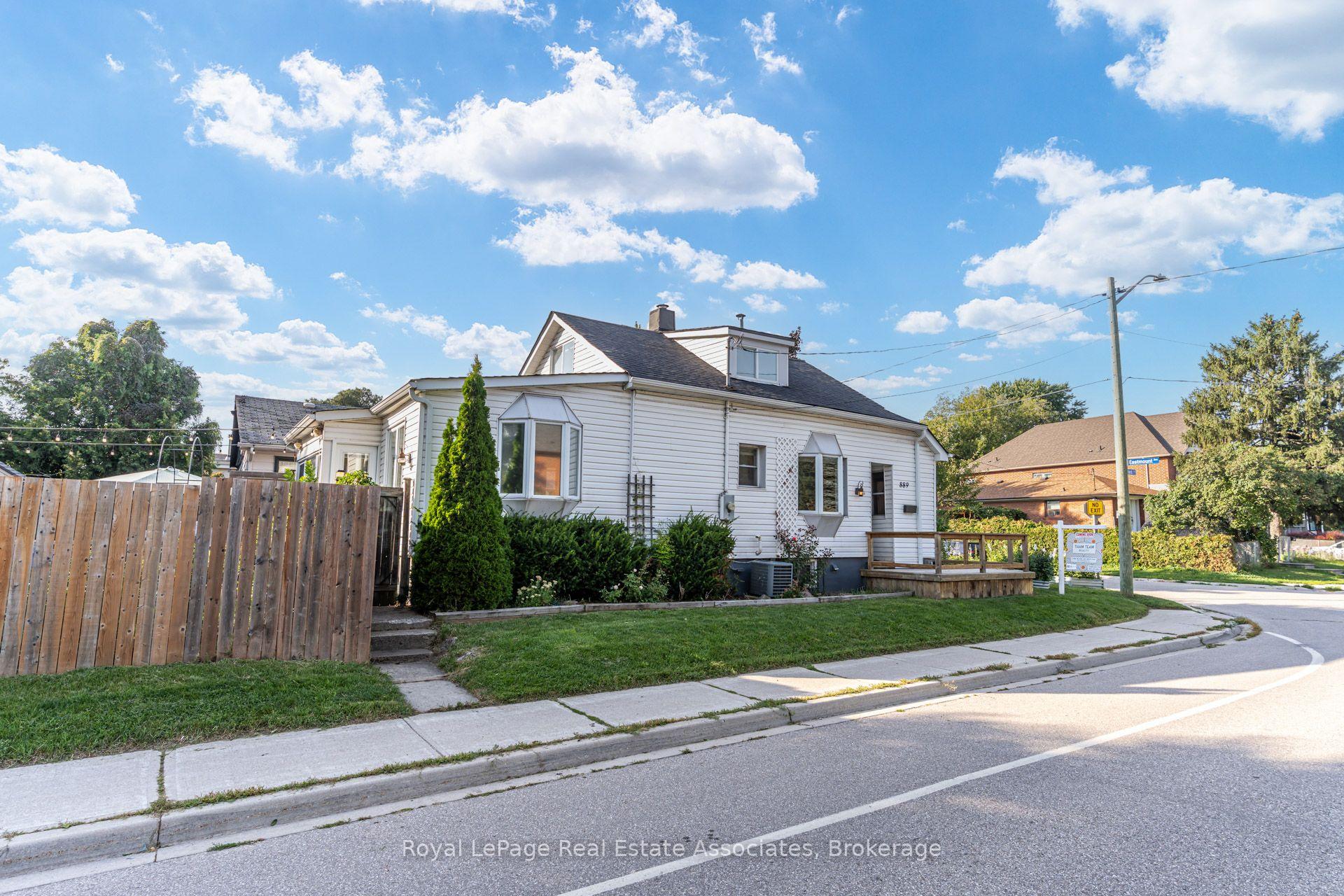 Photo 3 of 889 Third Street, Mississauga, Lakeview — HOMEH
