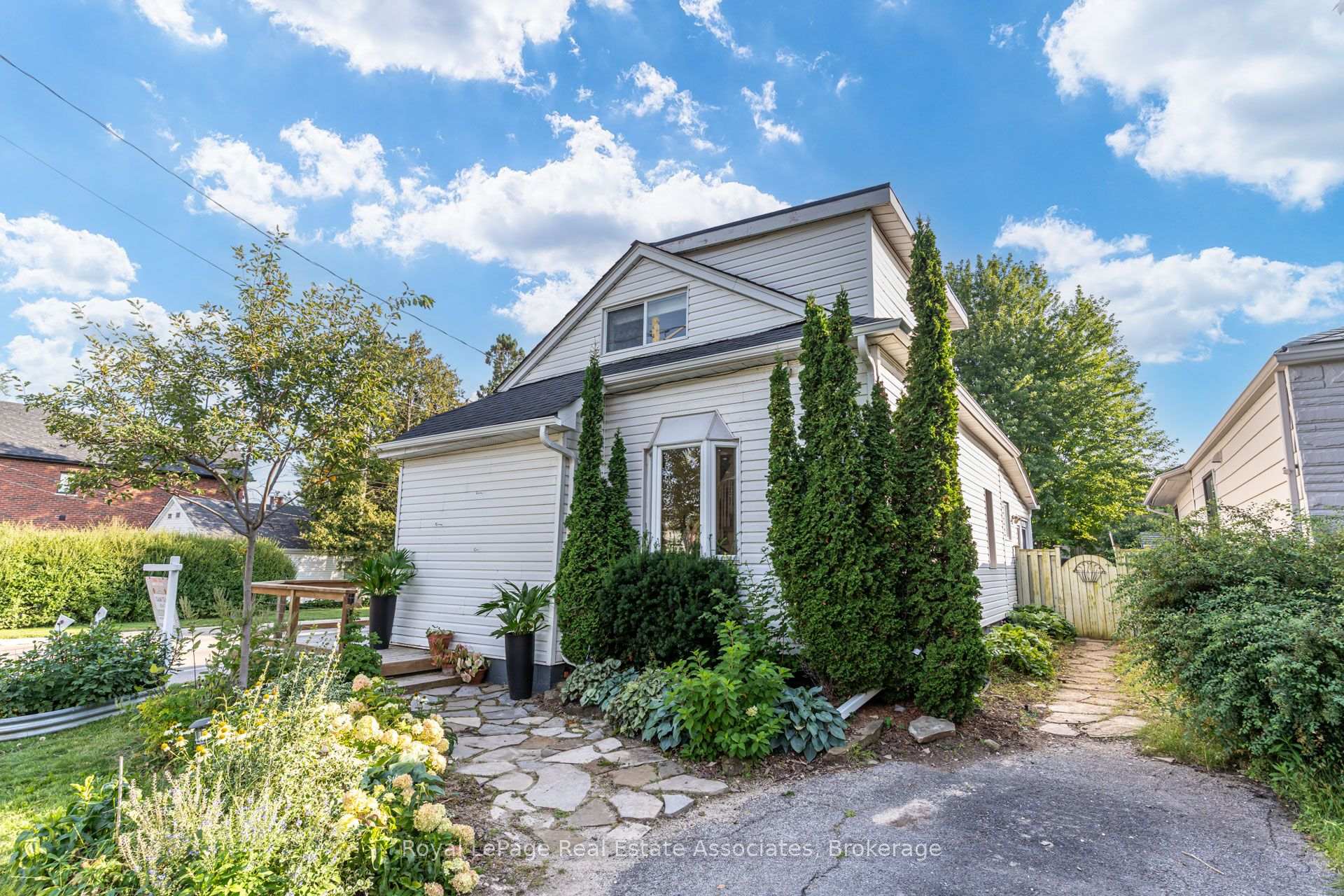 Photo 1 of 889 Third Street, Mississauga, Lakeview — HOMEH