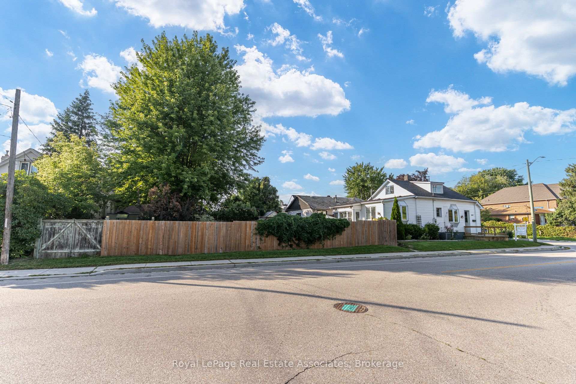 Photo 40 of 889 Third Street, Mississauga, Lakeview — HOMEH