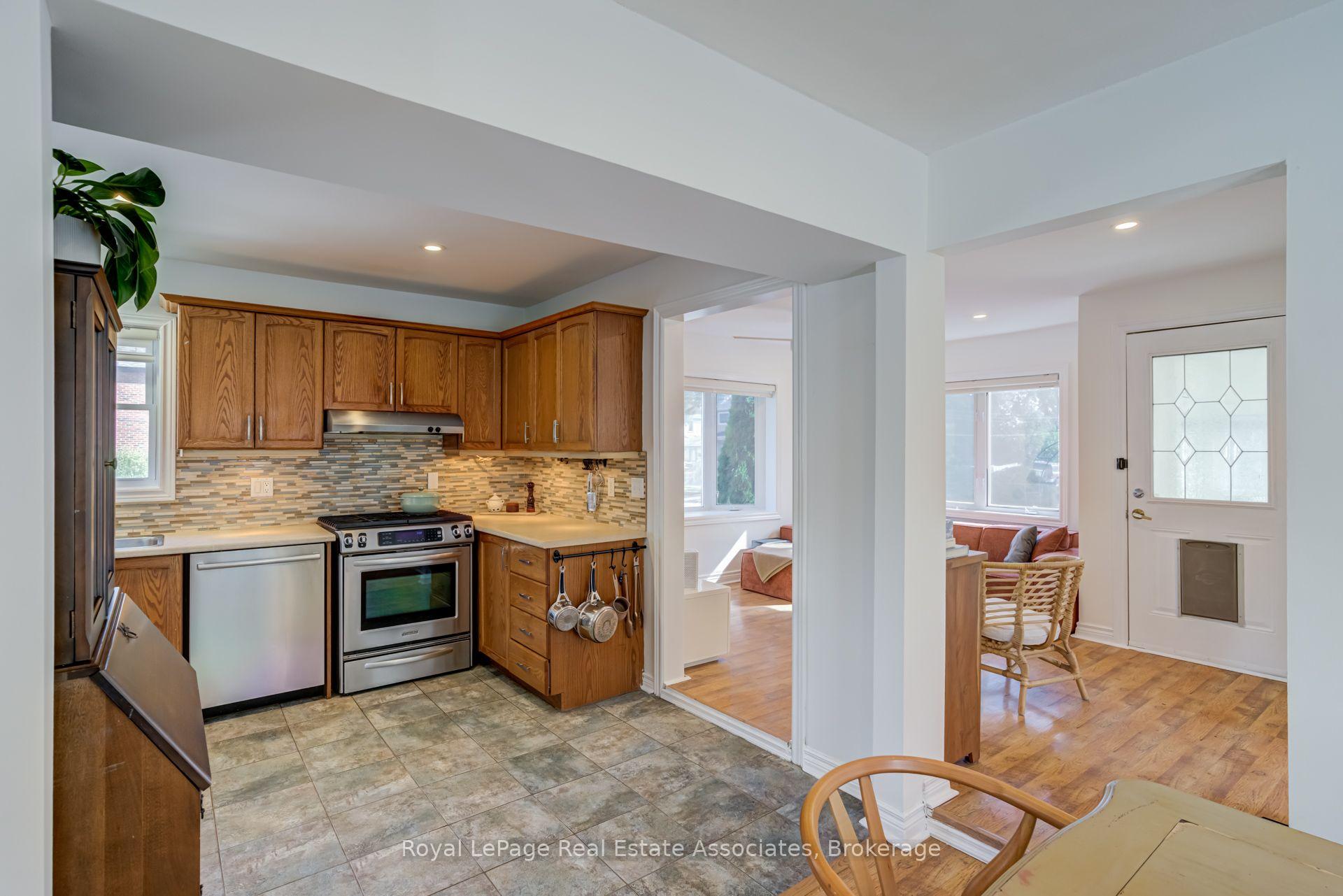 Photo 13 of 889 Third Street, Mississauga, Lakeview — HOMEH