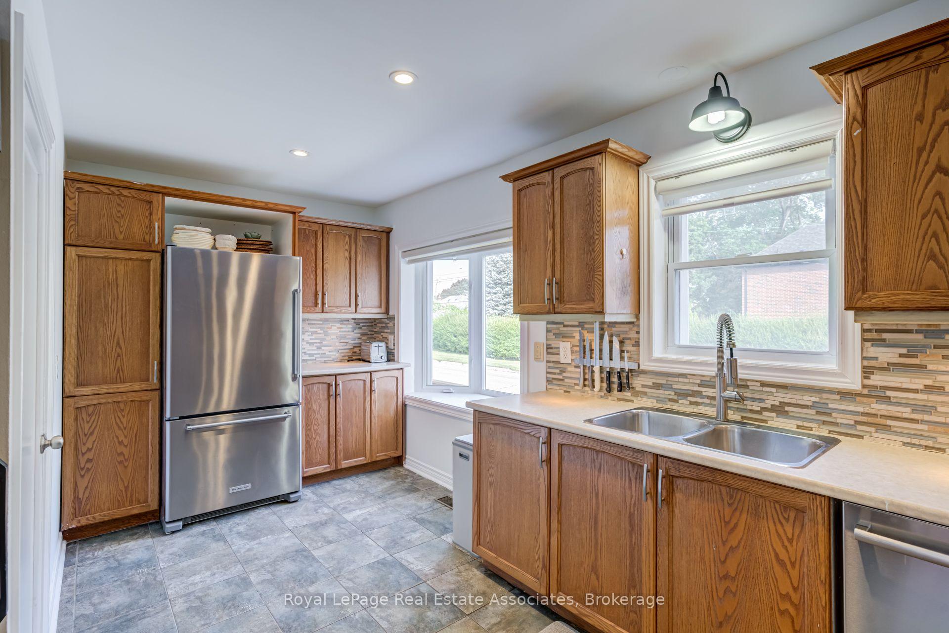 Photo 17 of 889 Third Street, Mississauga, Lakeview — HOMEH