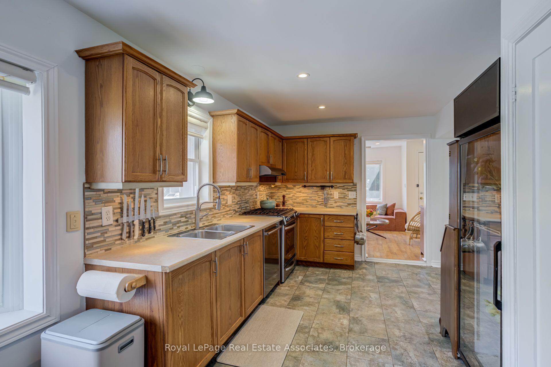 Photo 16 of 889 Third Street, Mississauga, Lakeview — HOMEH
