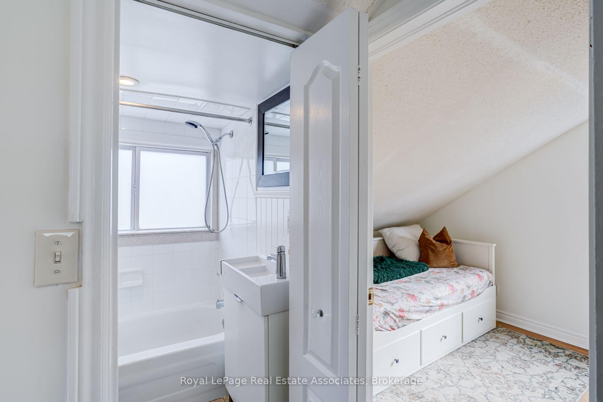 Photo 32 of 889 Third Street, Mississauga, Lakeview — HOMEH