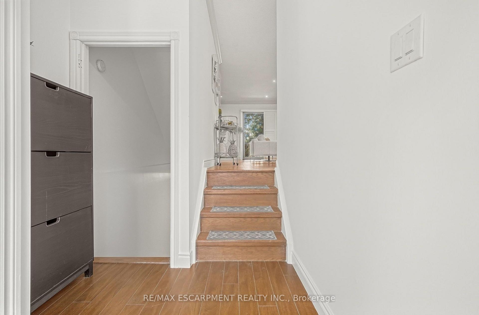 Photo 5 of Unit 27, 1518 Sixth Line, Oakville, College Park — HOMEH