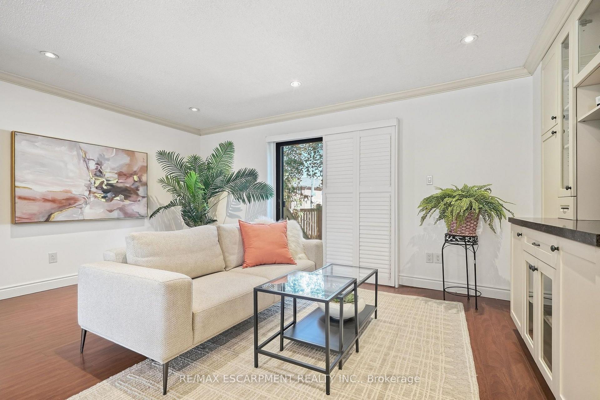 Photo 7 of Unit 27, 1518 Sixth Line, Oakville, College Park — HOMEH