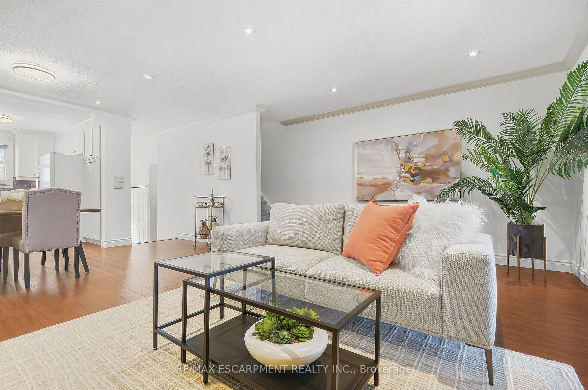 Photo 8 of Unit 27, 1518 Sixth Line, Oakville, College Park — HOMEH