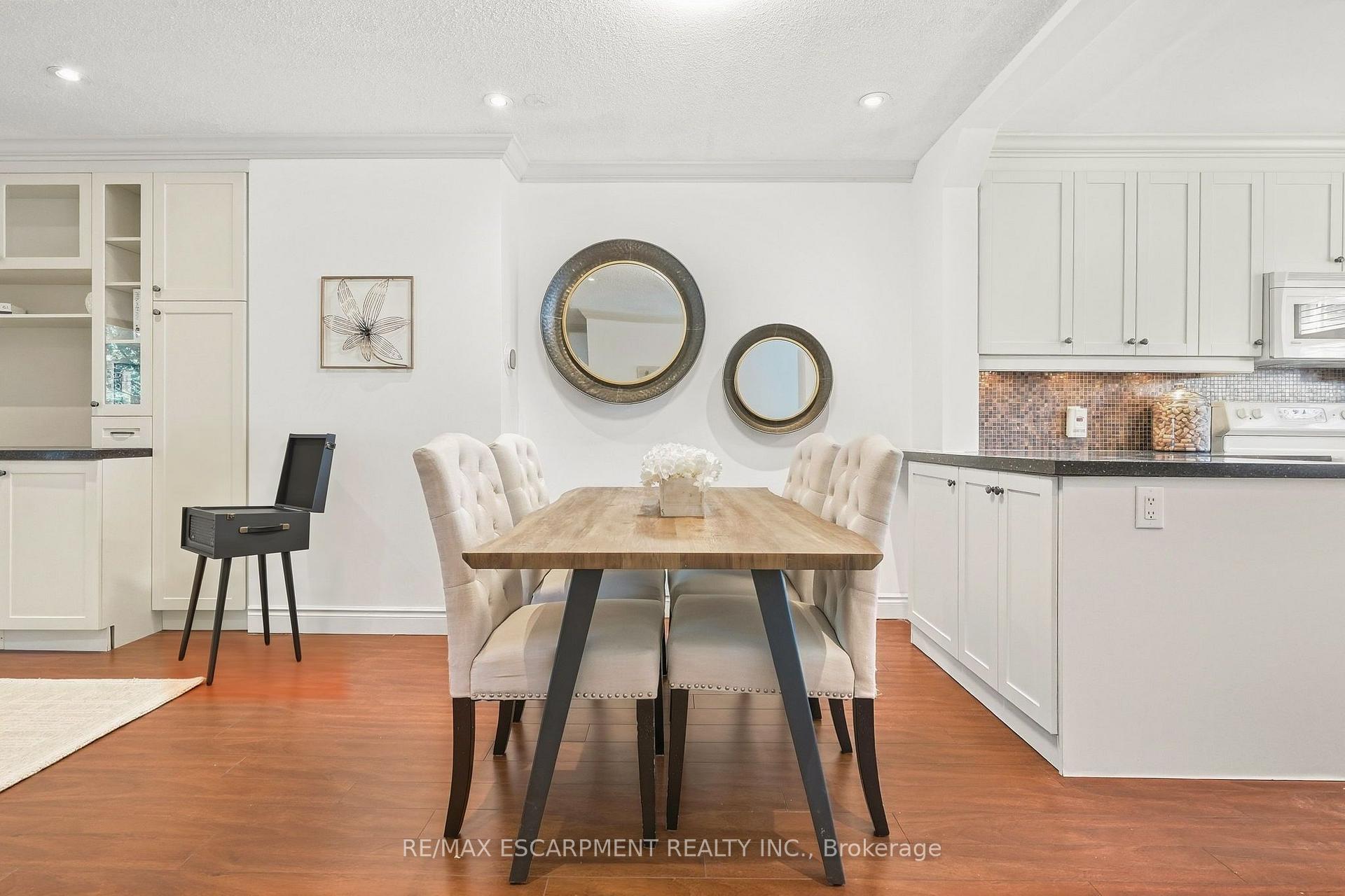 Photo 10 of Unit 27, 1518 Sixth Line, Oakville, College Park — HOMEH