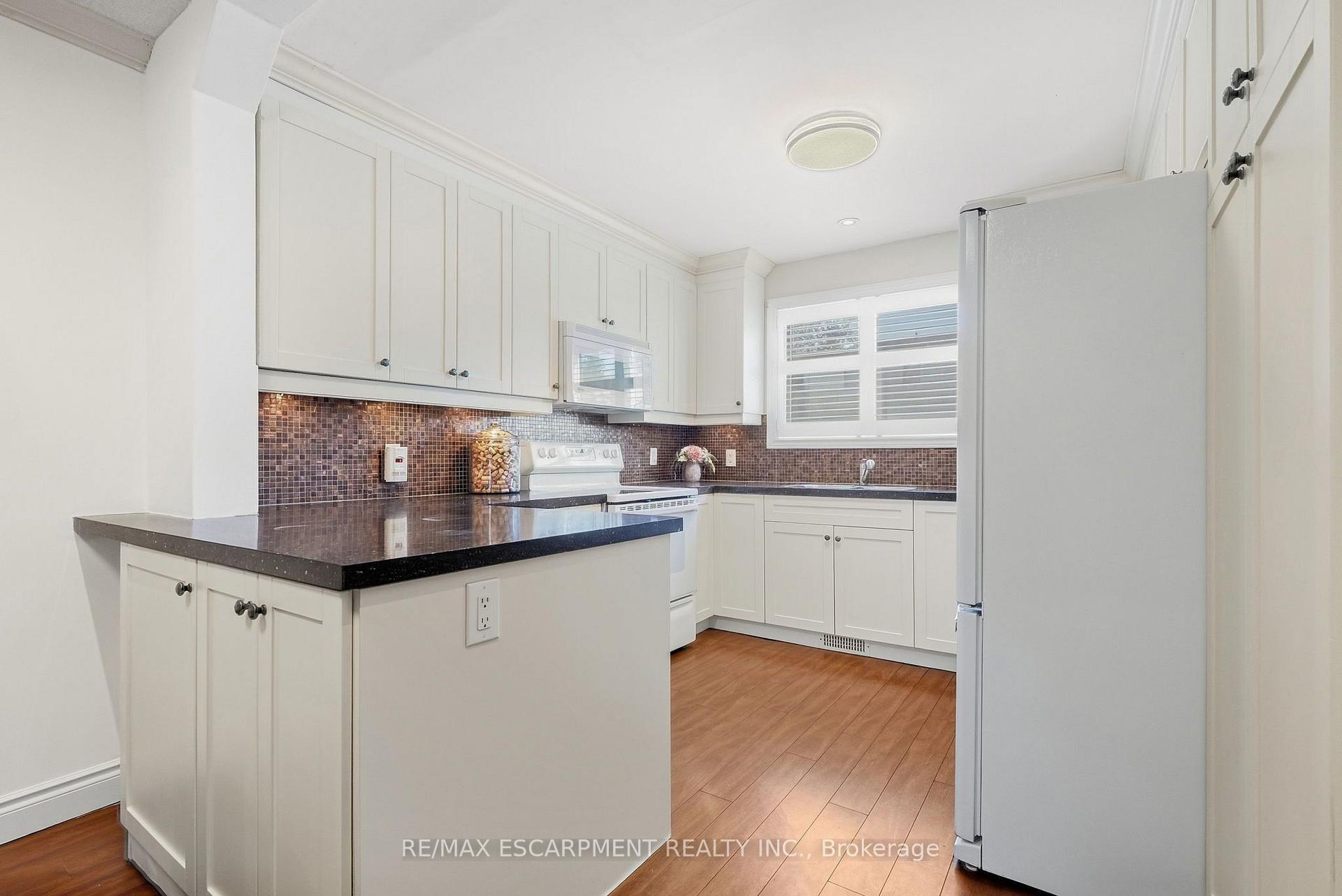 Photo 11 of Unit 27, 1518 Sixth Line, Oakville, College Park — HOMEH
