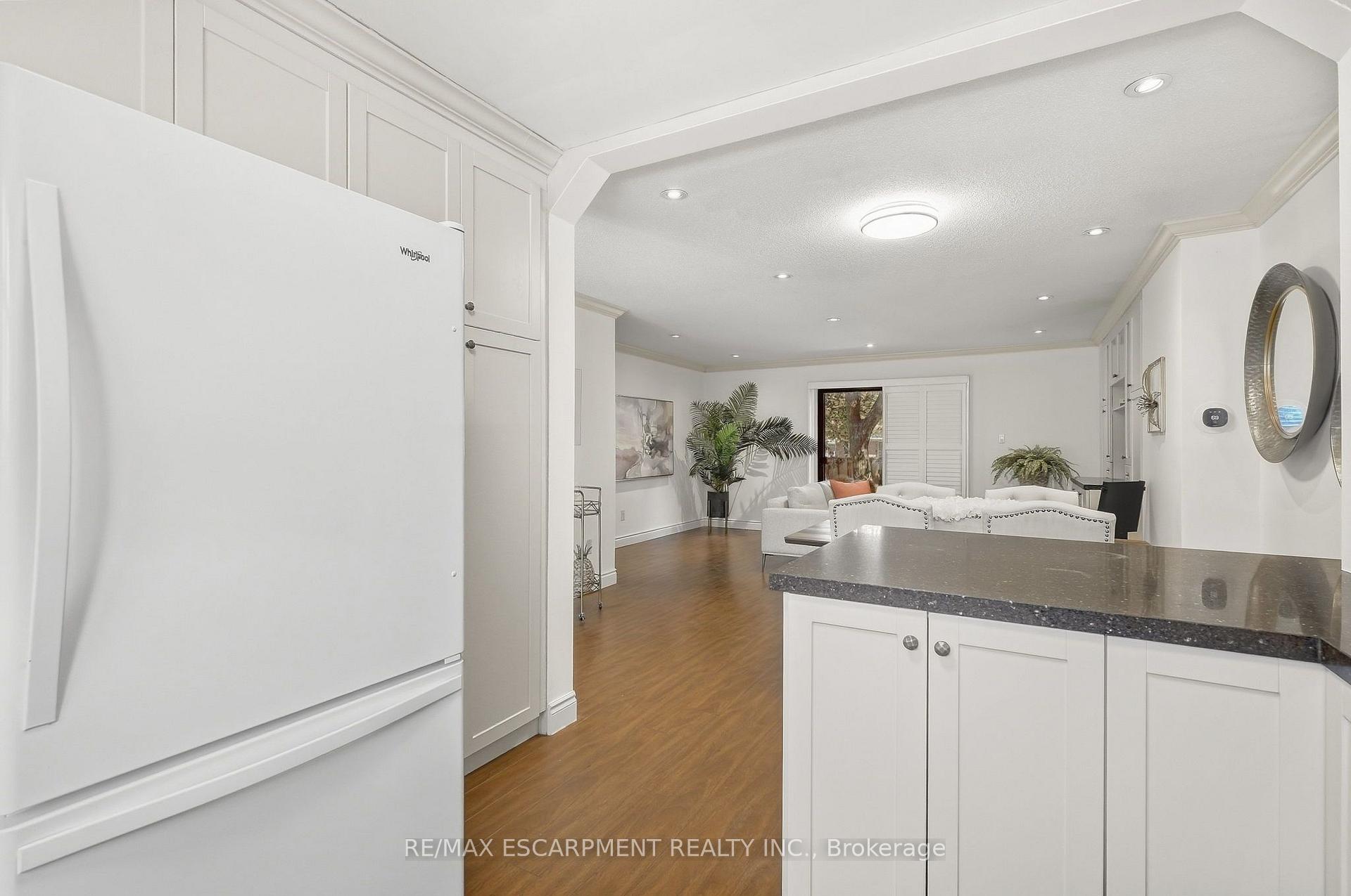 Photo 13 of Unit 27, 1518 Sixth Line, Oakville, College Park — HOMEH
