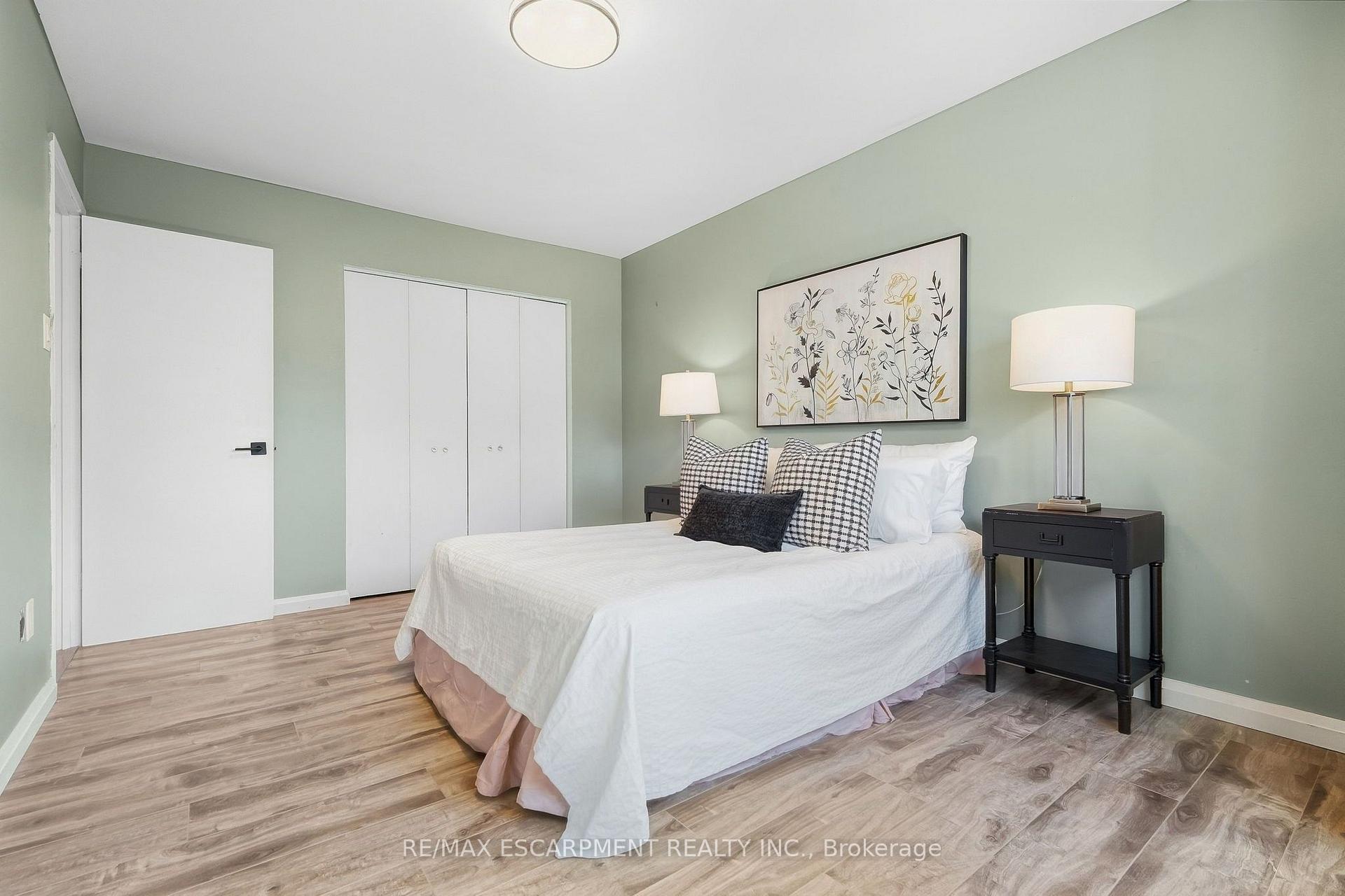 Photo 14 of Unit 27, 1518 Sixth Line, Oakville, College Park — HOMEH