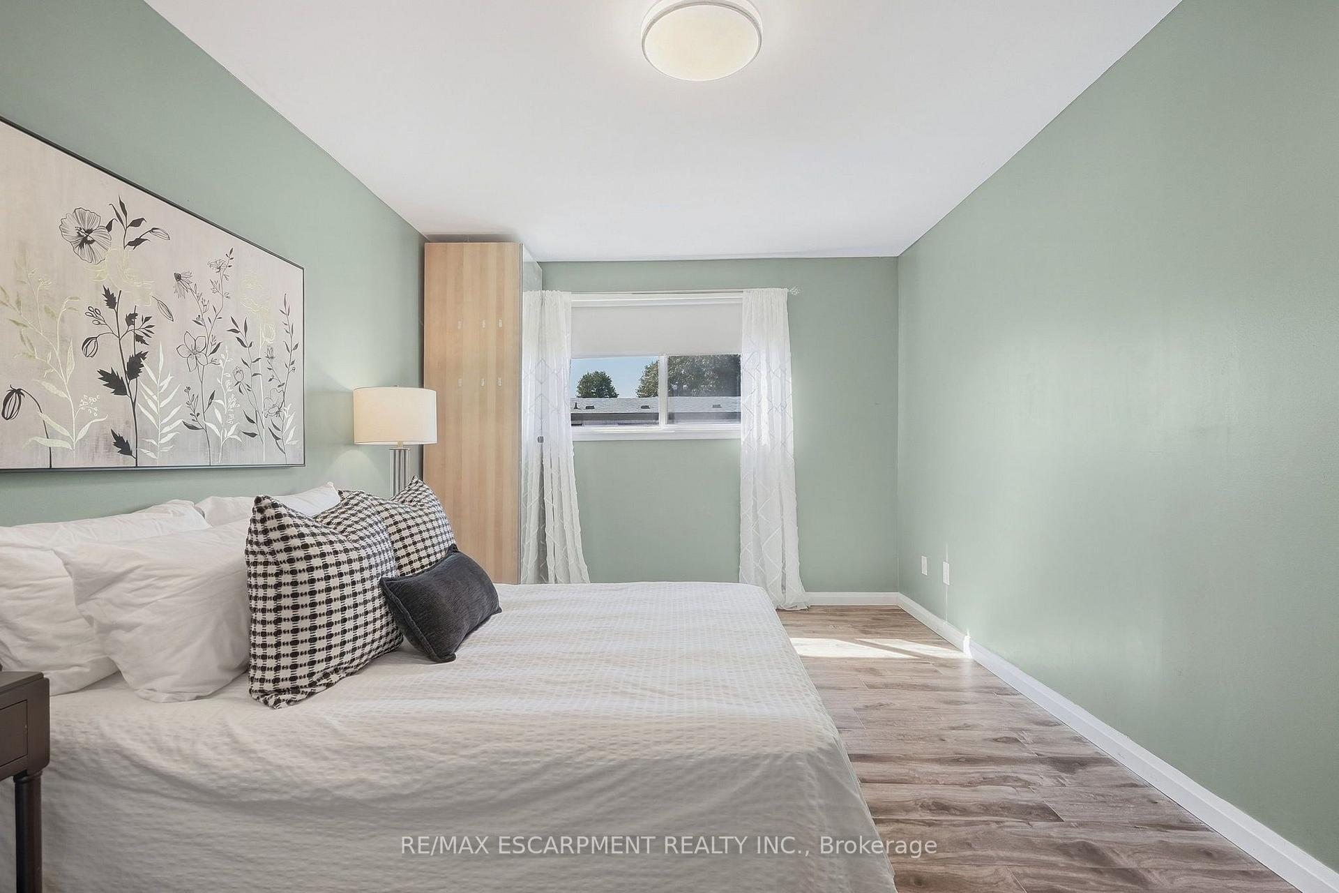 Photo 15 of Unit 27, 1518 Sixth Line, Oakville, College Park — HOMEH
