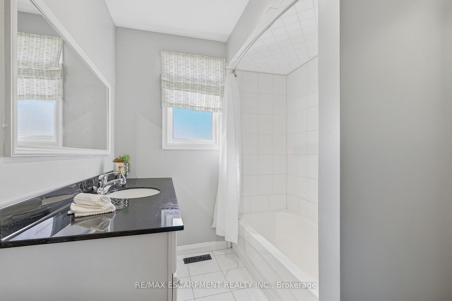 Photo 16 of Unit 27, 1518 Sixth Line, Oakville, College Park — HOMEH