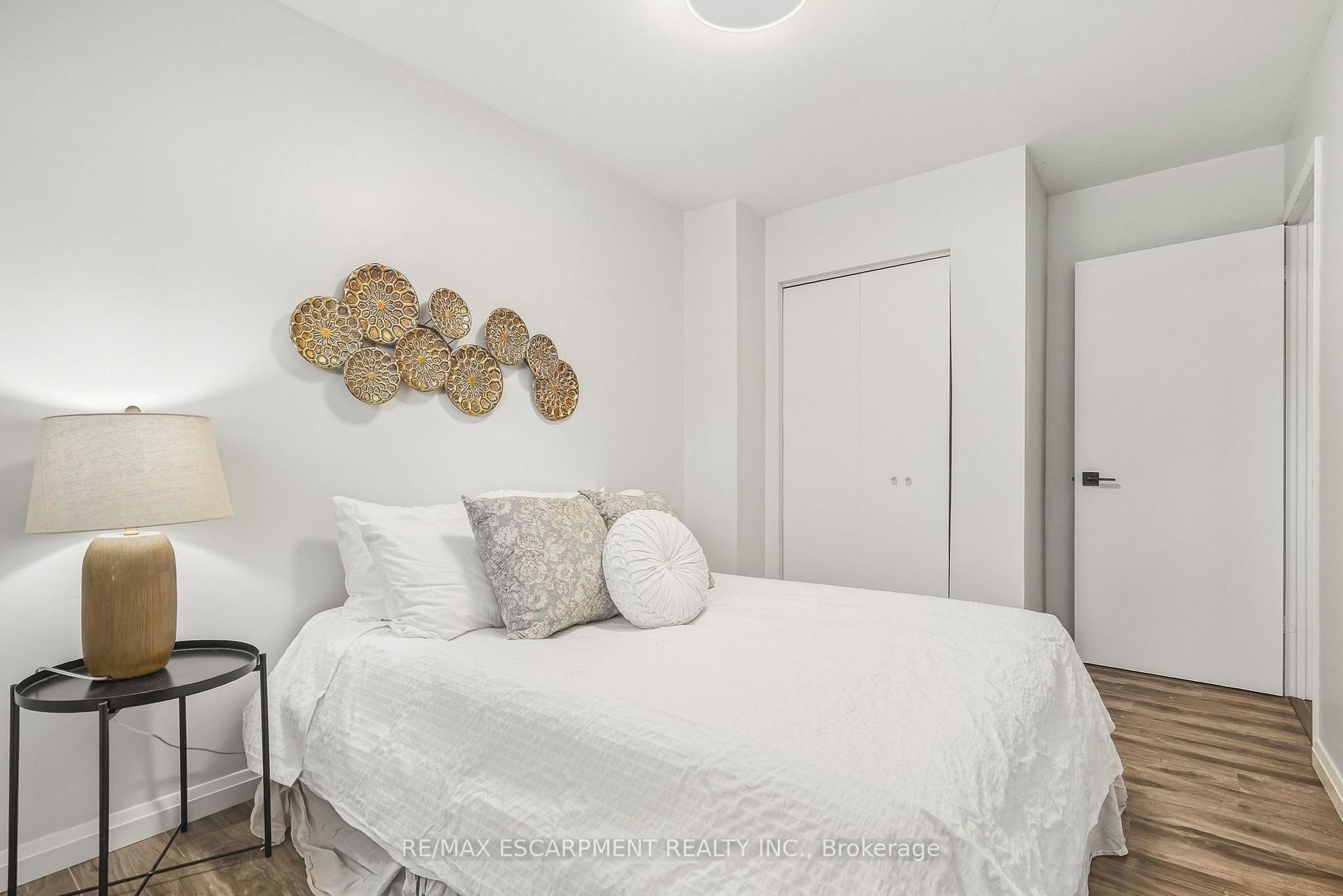 Photo 20 of Unit 27, 1518 Sixth Line, Oakville, College Park — HOMEH