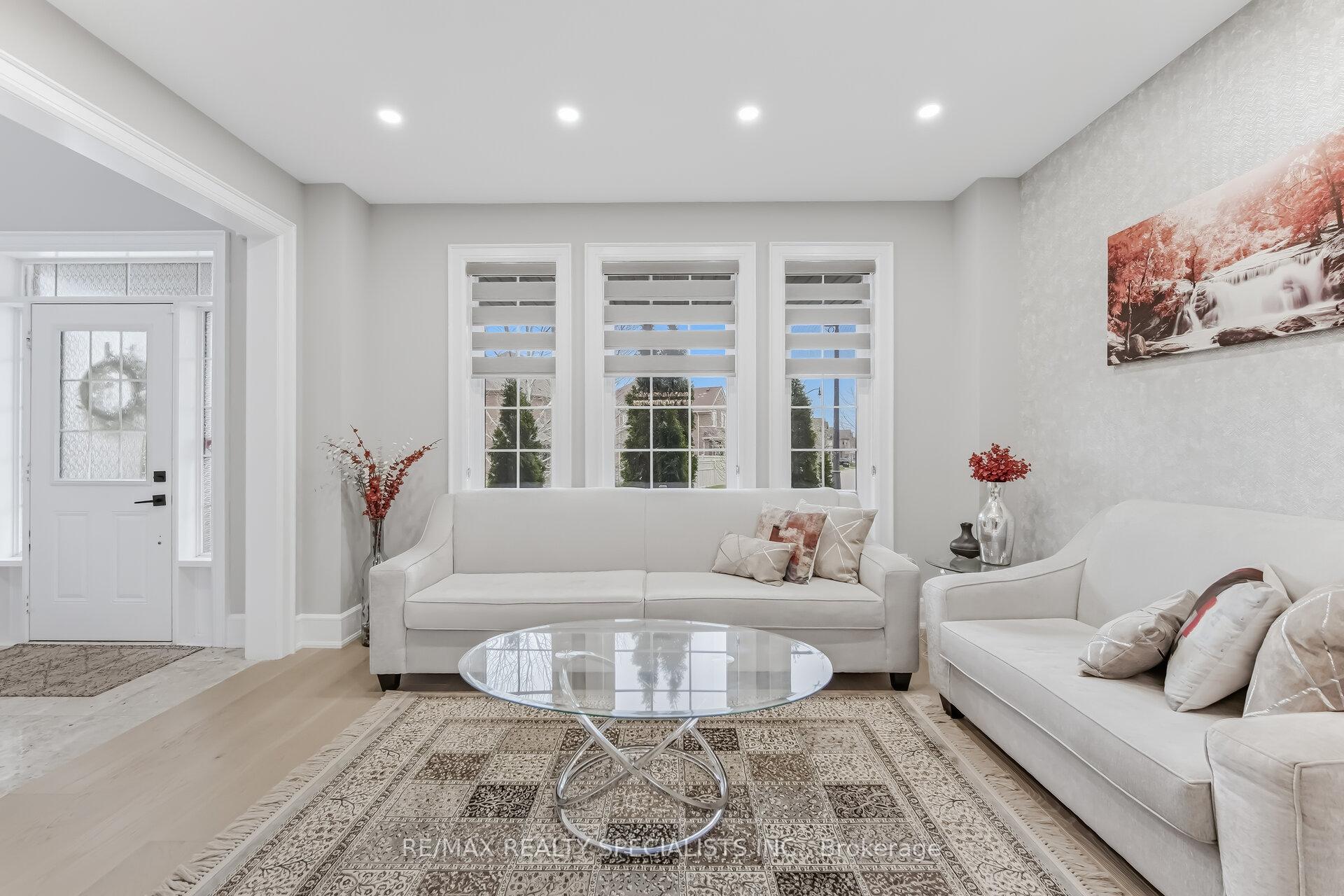 Photo 3 of 146 Lloyd Sanderson Drive, Brampton, Credit Valley — HOMEH