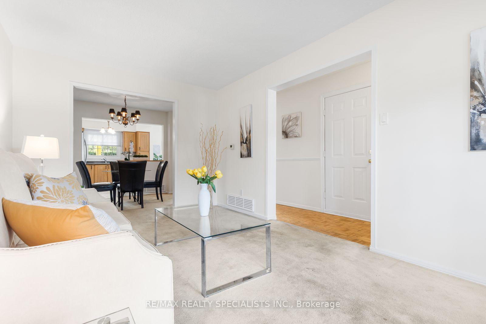 Photo 3 of 6169 Starfield Crescent, Mississauga, Meadowvale — HOMEH