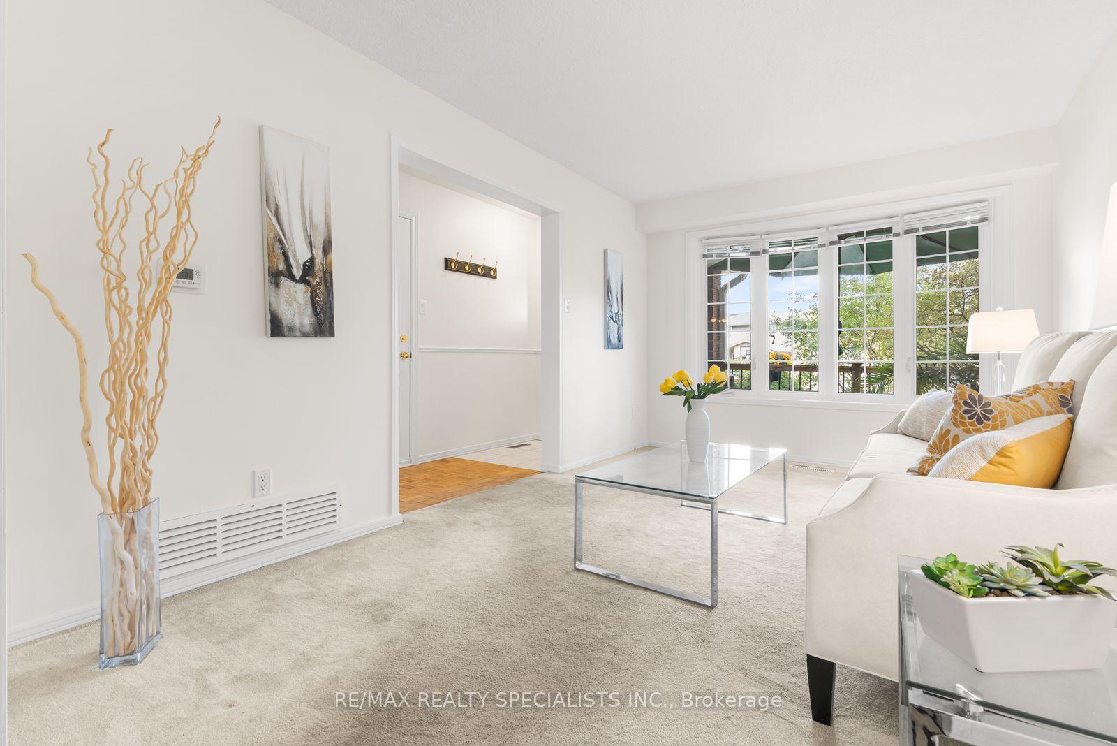 Photo 4 of 6169 Starfield Crescent, Mississauga, Meadowvale — HOMEH