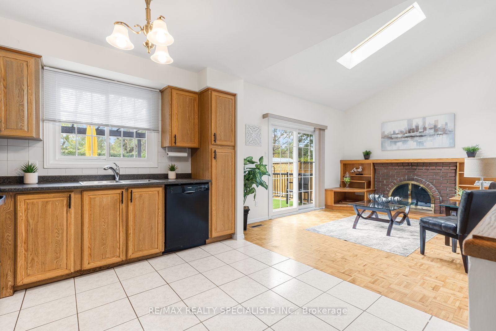 Photo 11 of 6169 Starfield Crescent, Mississauga, Meadowvale — HOMEH