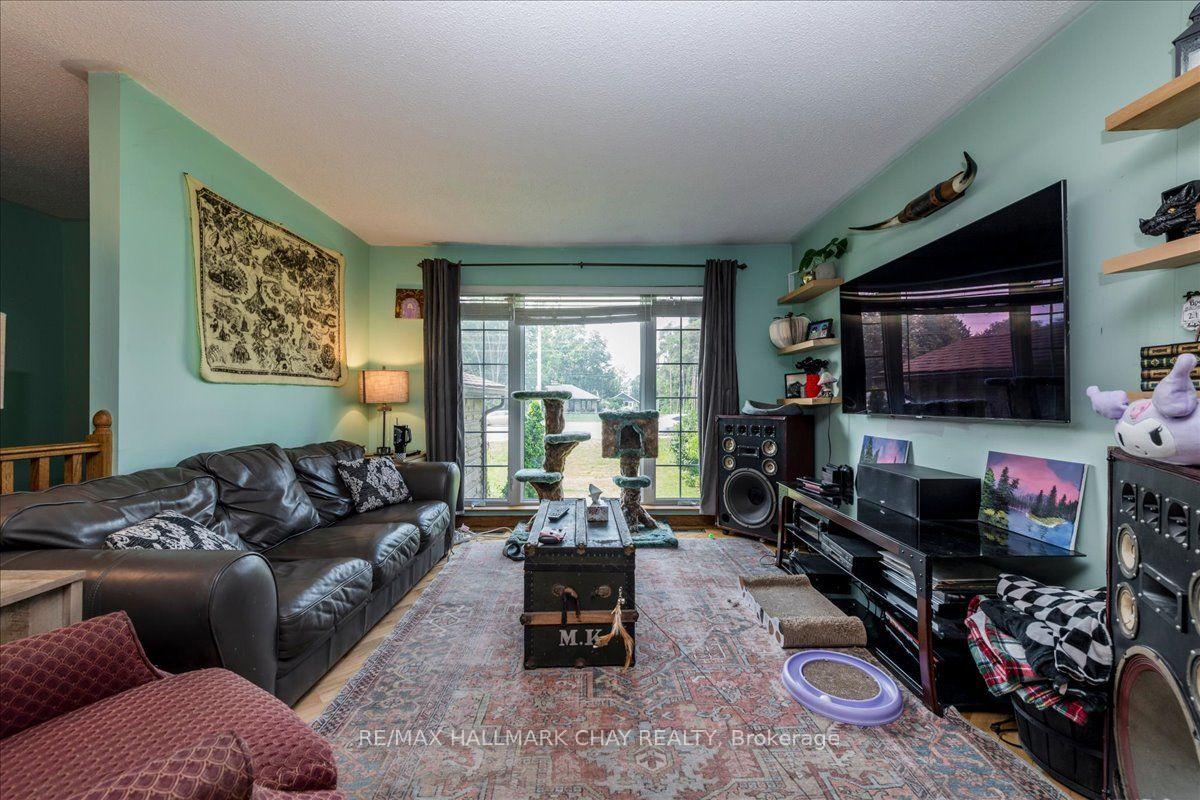 Photo 3 of 611 Big Bay Point Rd, Barrie, Bayshore — HOMEH