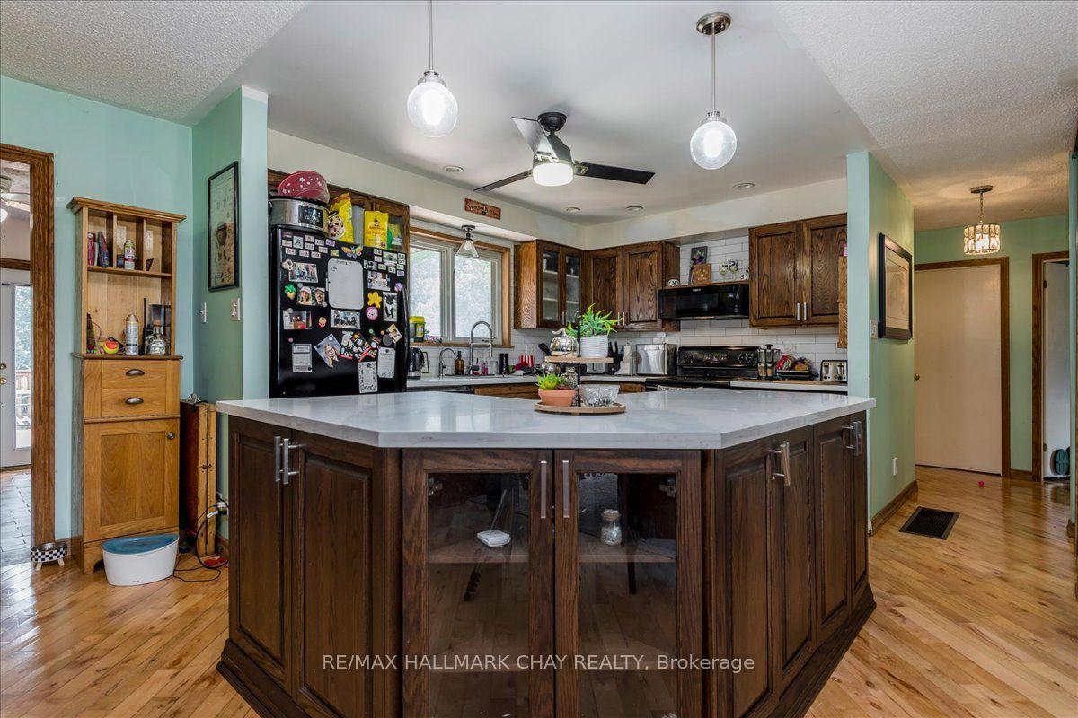 Photo 4 of 611 Big Bay Point Rd, Barrie, Bayshore — HOMEH