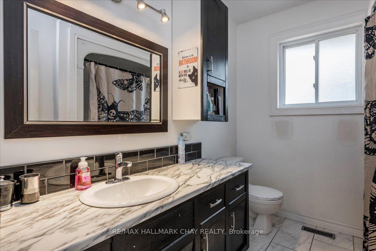 Photo 10 of 611 Big Bay Point Rd, Barrie, Bayshore — HOMEH