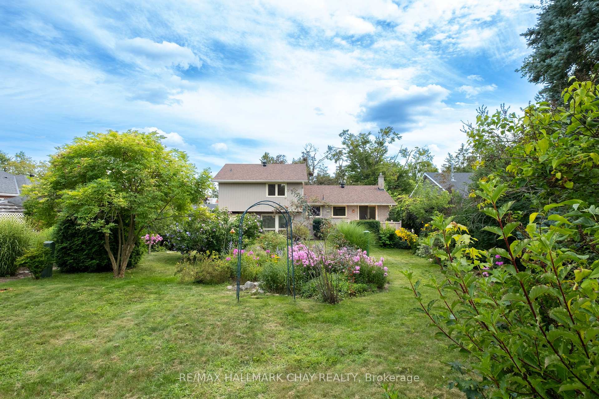 Photo 4 of 44 Amelia Street, Barrie, Codrington — HOMEH