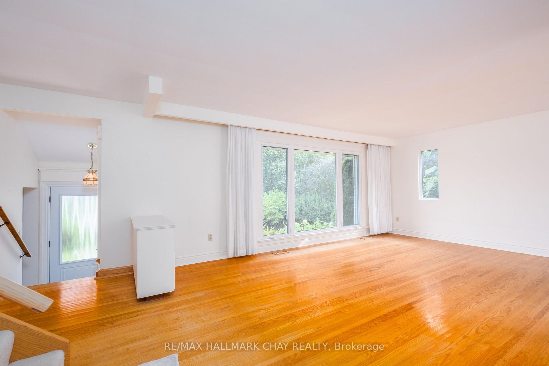 Photo 10 of 44 Amelia Street, Barrie, Codrington — HOMEH