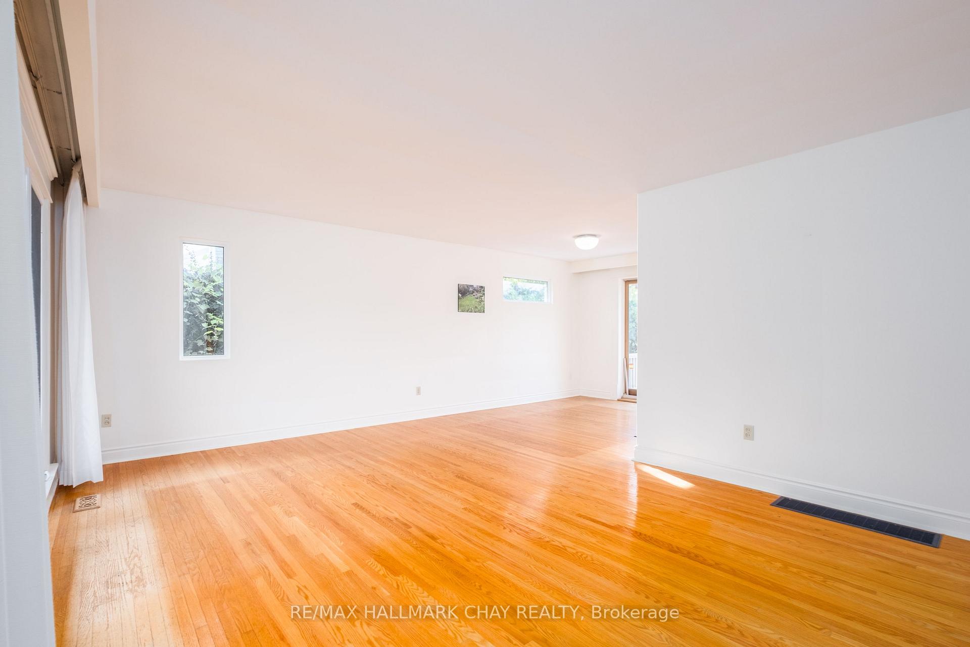 Photo 14 of 44 Amelia Street, Barrie, Codrington — HOMEH