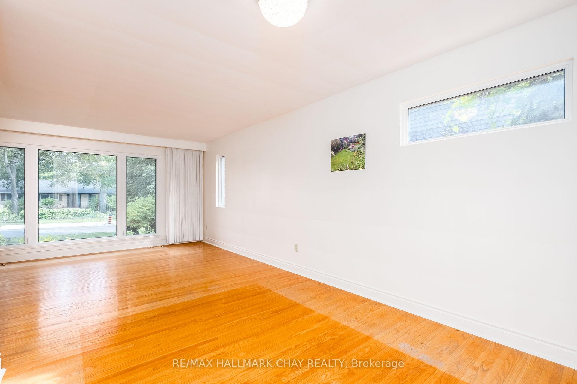 Photo 16 of 44 Amelia Street, Barrie, Codrington — HOMEH