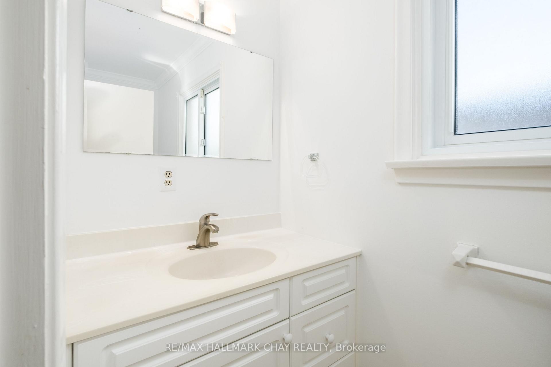 Photo 22 of 44 Amelia Street, Barrie, Codrington — HOMEH