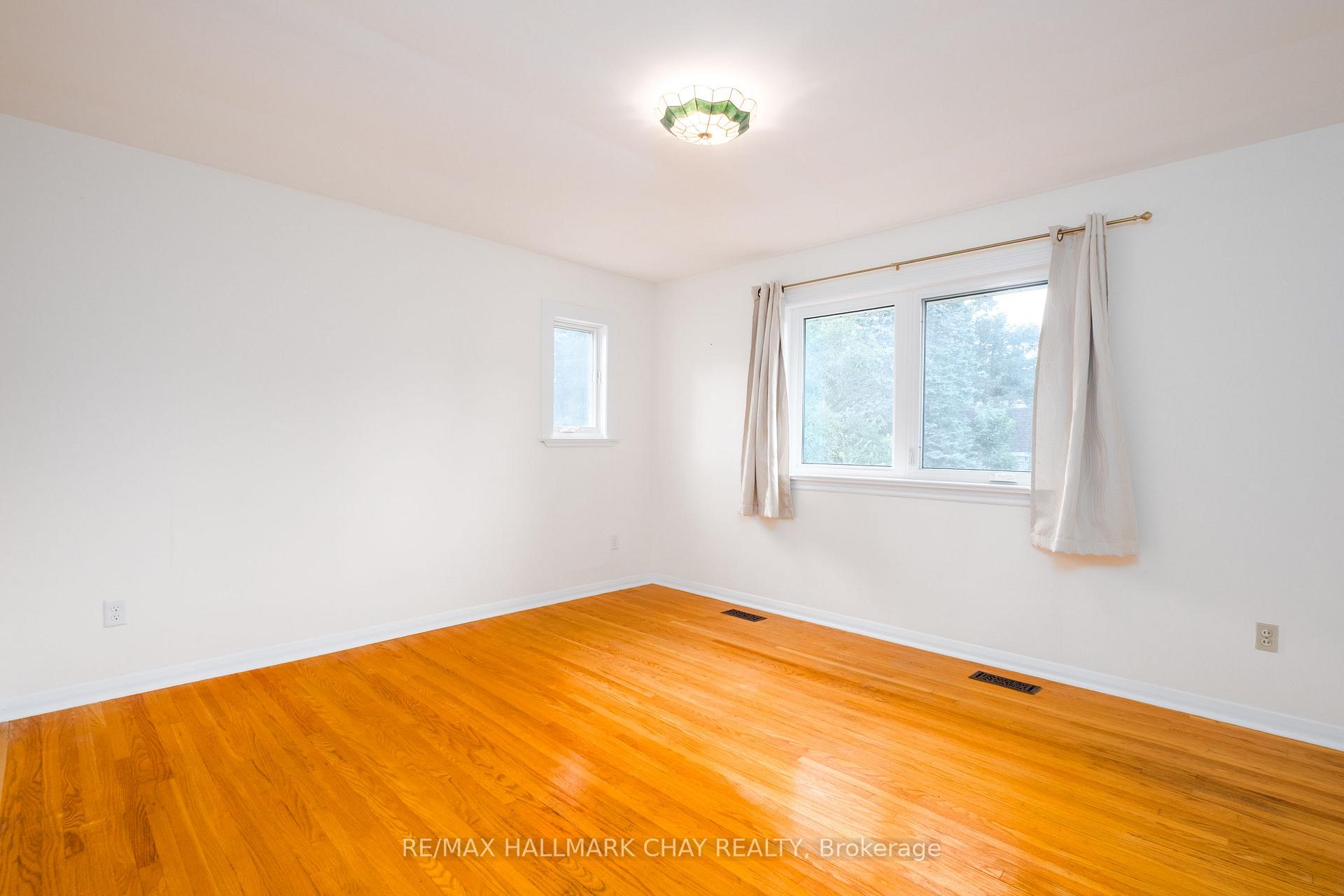 Photo 29 of 44 Amelia Street, Barrie, Codrington — HOMEH