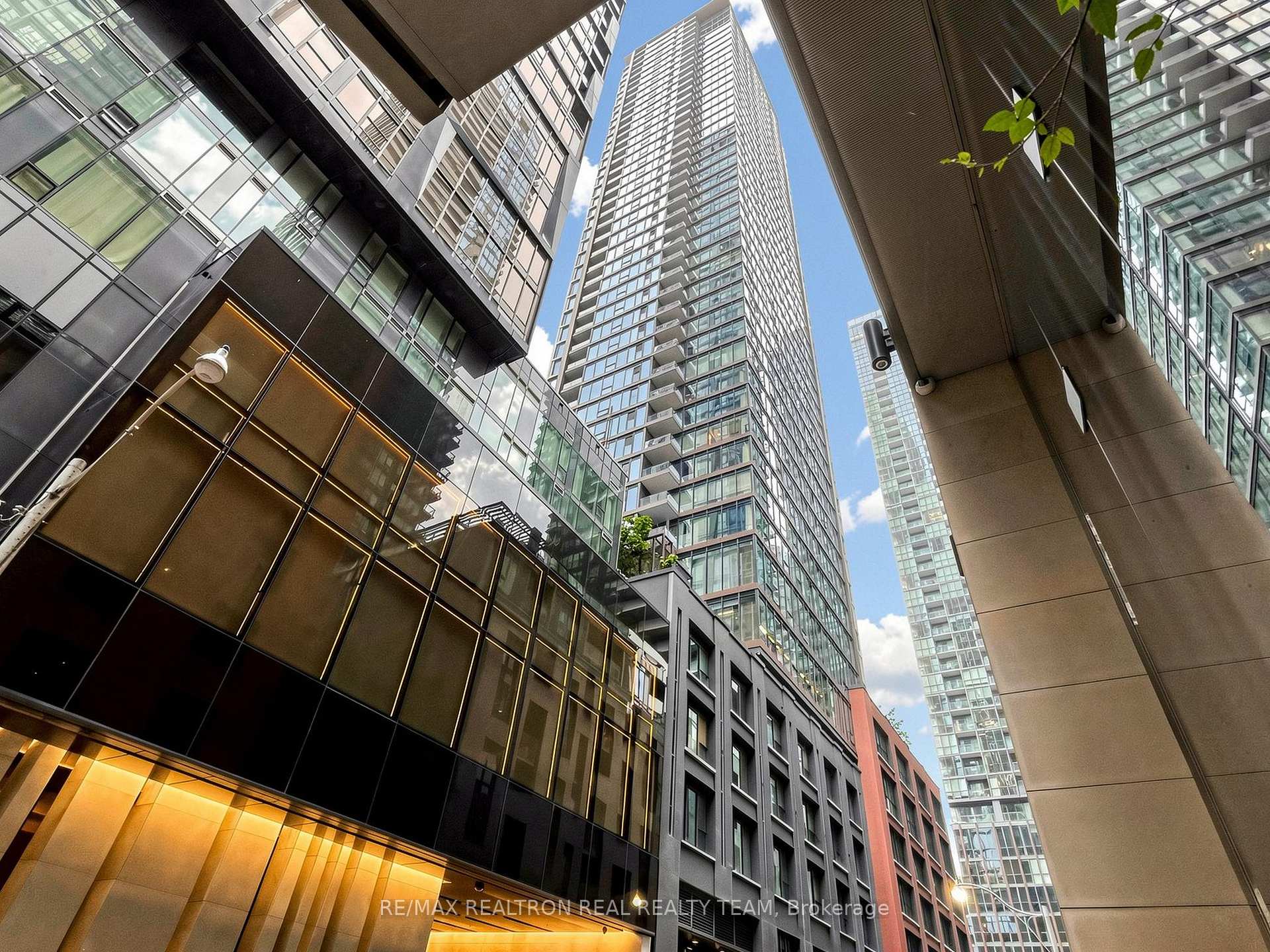 Photo 3 of Unit 2807, 55 Mercer Street, Toronto, Waterfront Communities — HOMEH