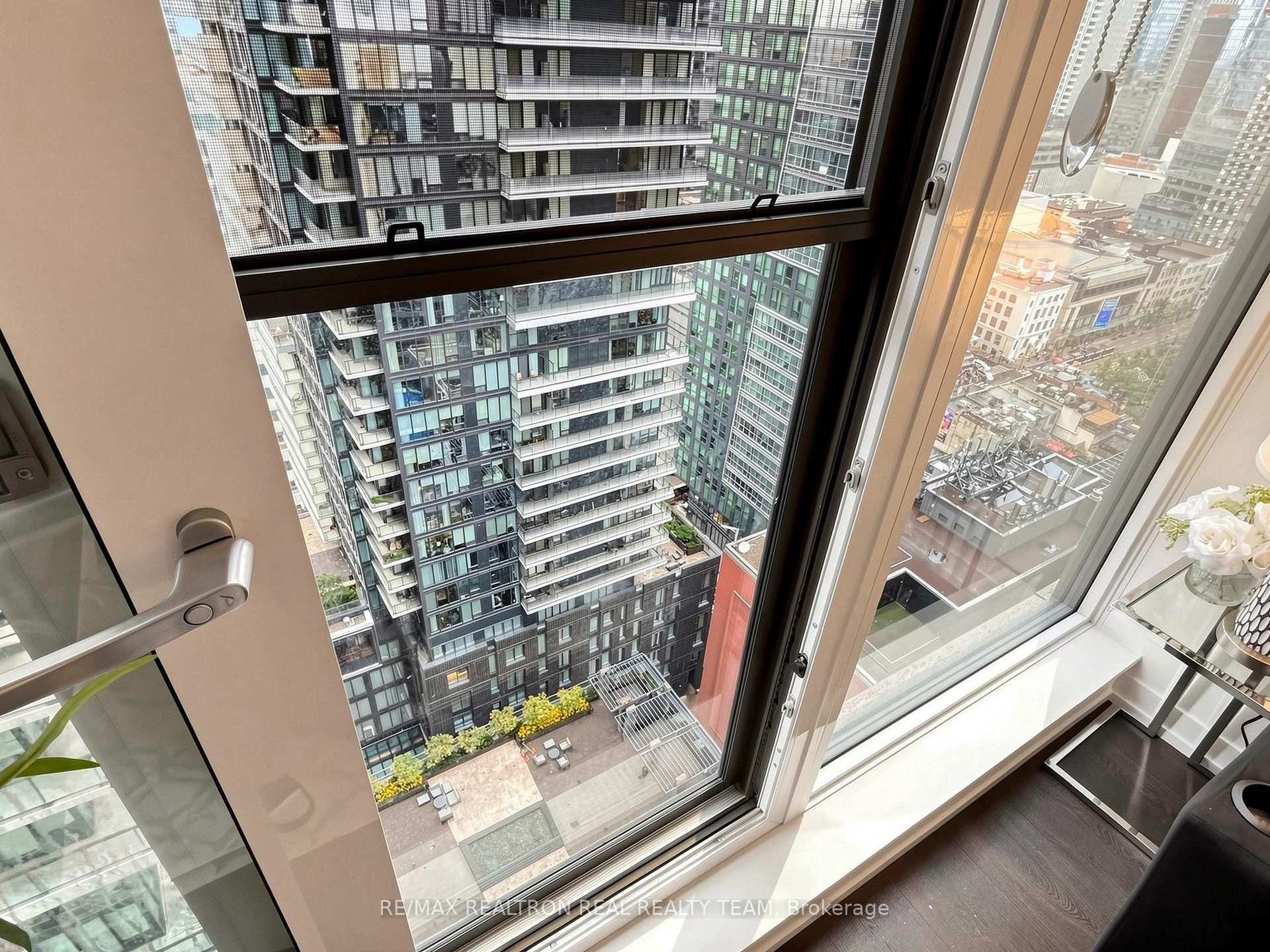 Photo 16 of Unit 2807, 55 Mercer Street, Toronto, Waterfront Communities — HOMEH
