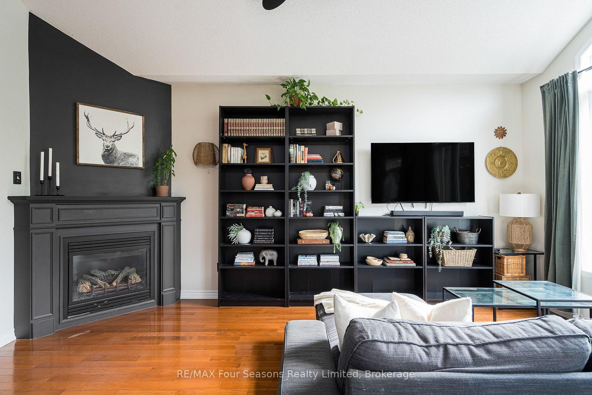 Photo 5 of 32 Christy Drive, Wasaga Beach — HOMEH