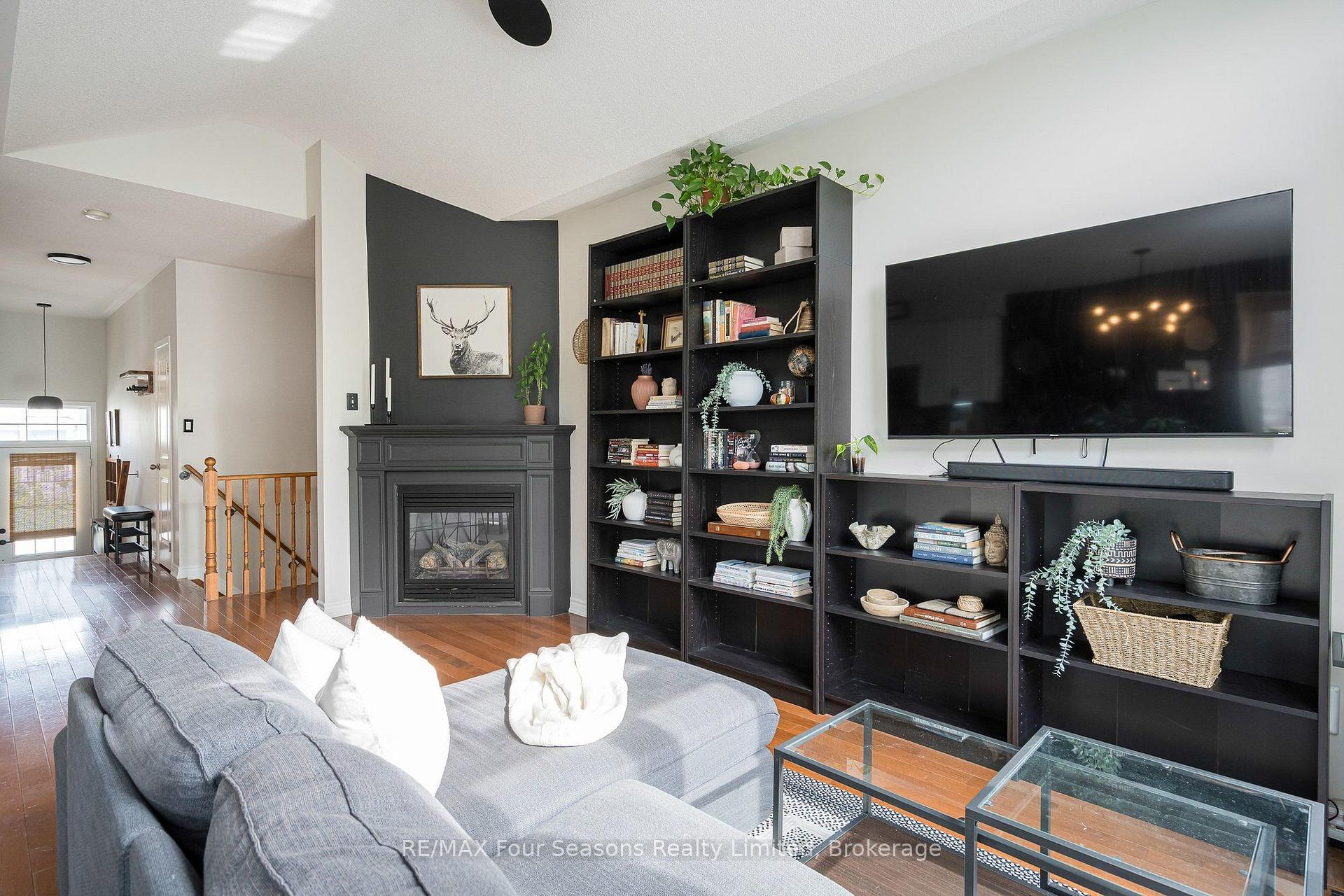Photo 8 of 32 Christy Drive, Wasaga Beach — HOMEH